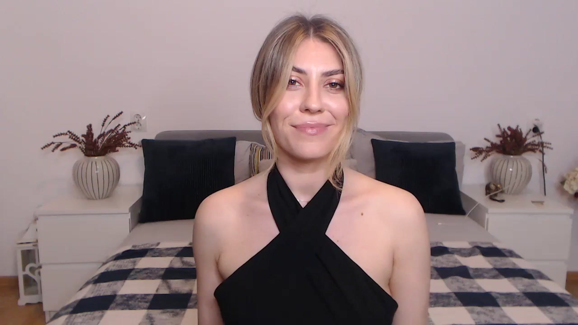 Gallery image thumbnail from BlueStocking's myfreecams stream on, 09/05/2023, 18:02 image 15 of 20