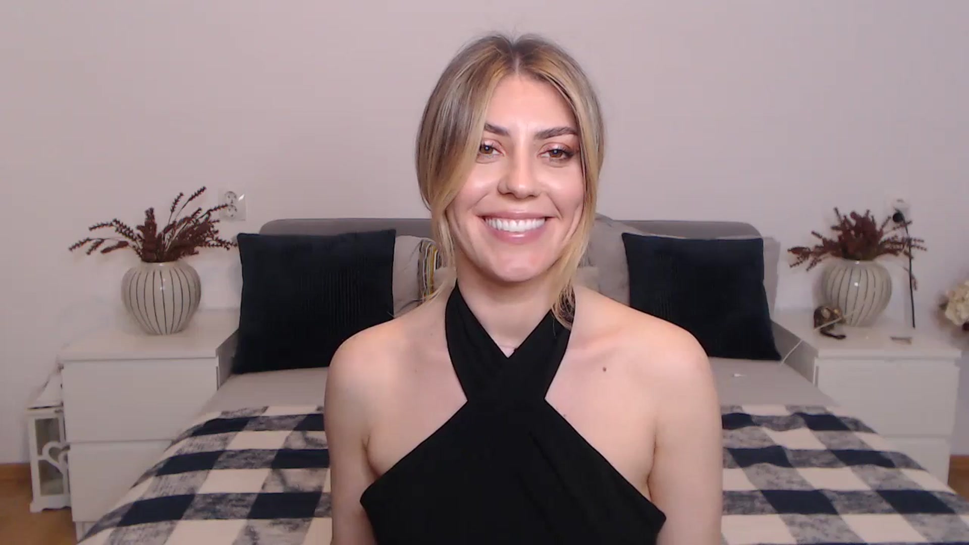 Gallery image thumbnail from BlueStocking's myfreecams stream on, 09/05/2023, 18:02 image 16 of 20