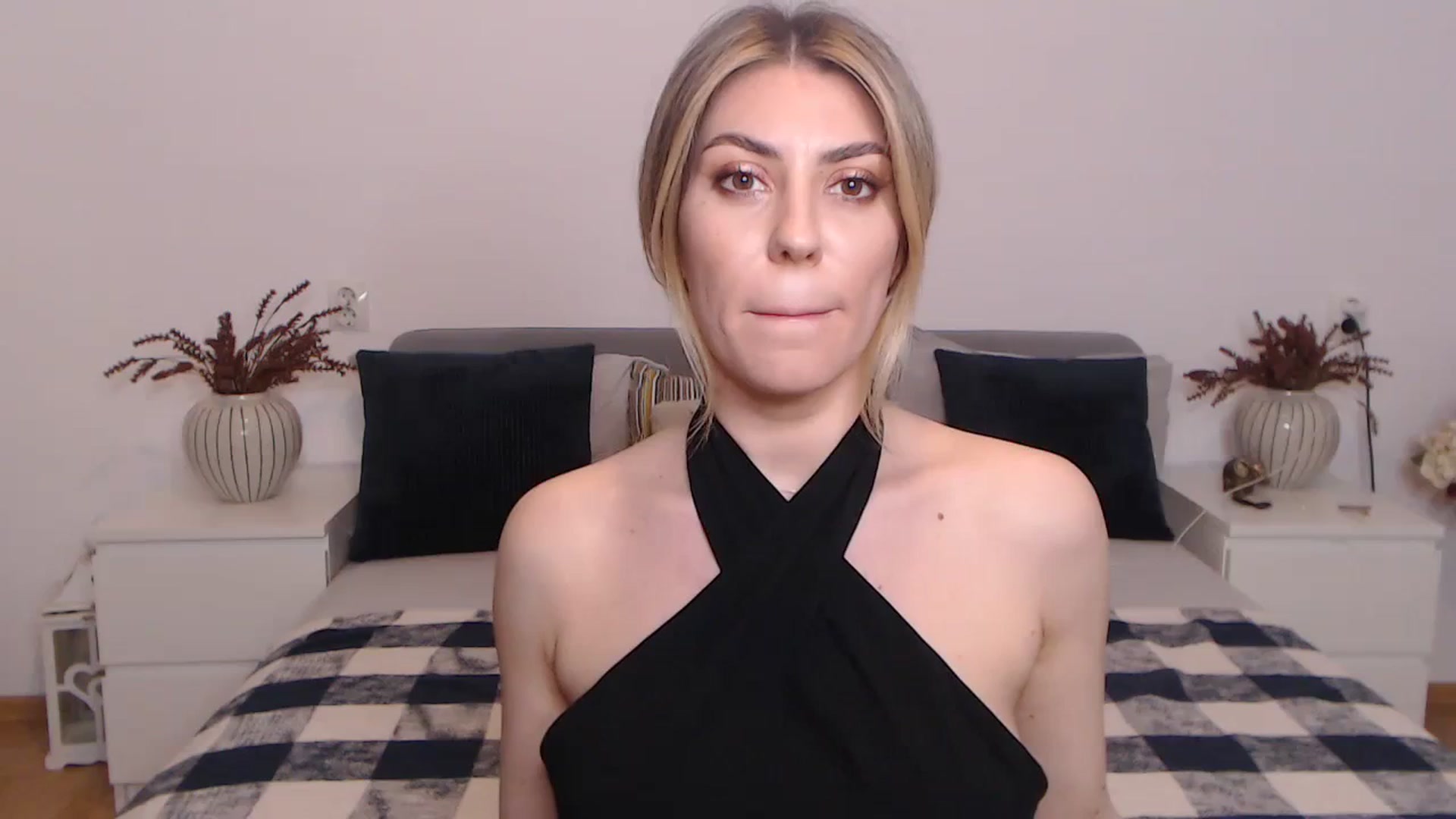 Gallery image thumbnail from BlueStocking's myfreecams stream on, 09/05/2023, 18:02 image 19 of 20