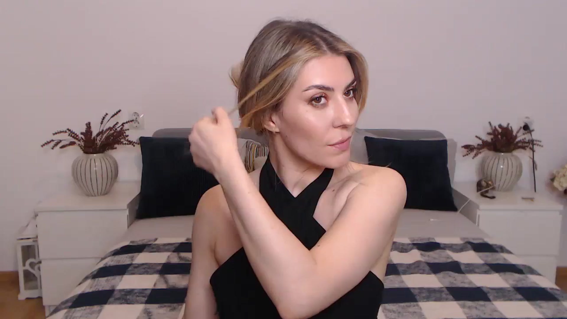 Gallery image thumbnail from BlueStocking's myfreecams stream on, 09/05/2023, 18:02 image 8 of 20