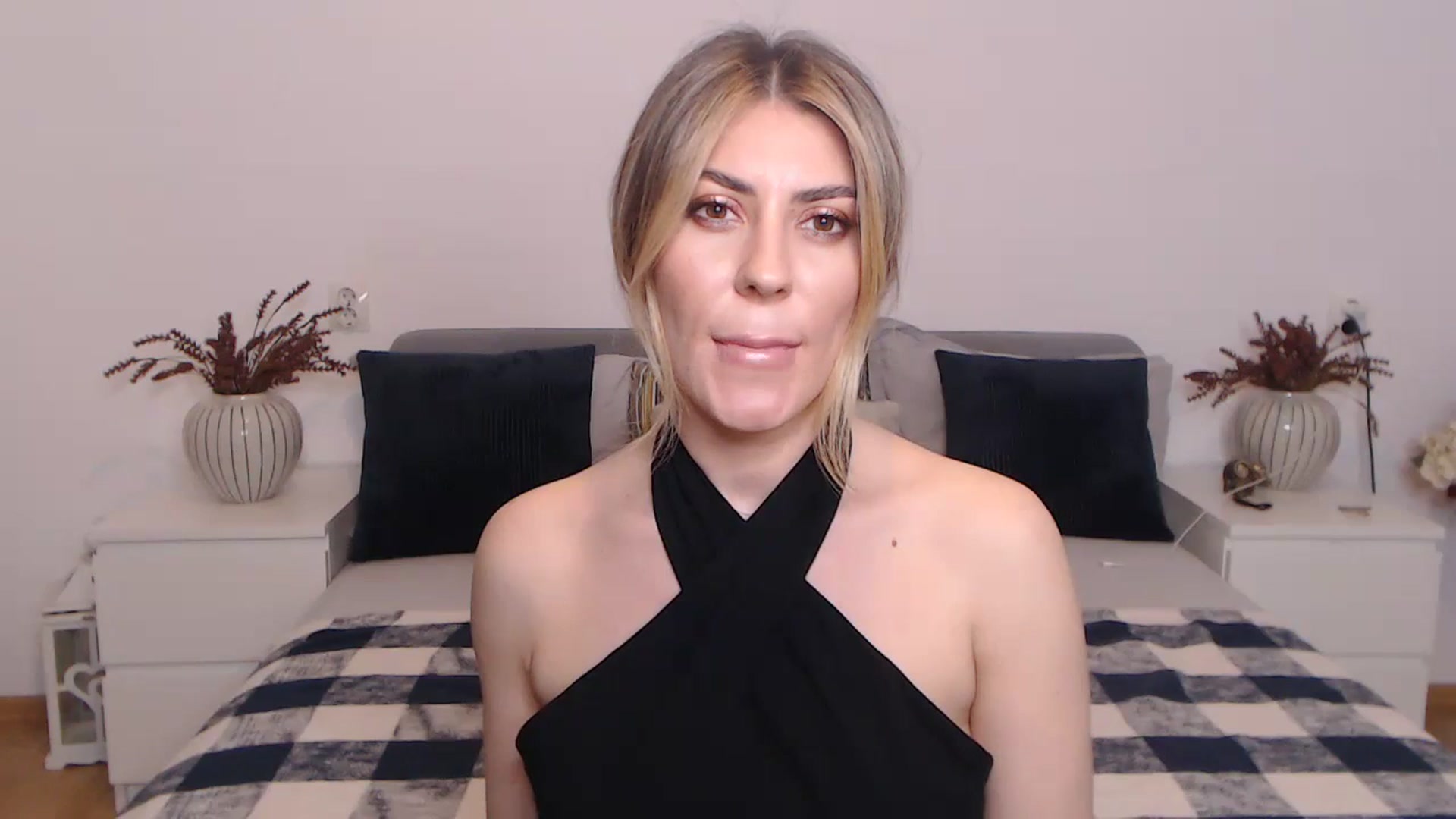 Gallery image thumbnail from BlueStocking's myfreecams stream on, 09/05/2023, 18:02 image 11 of 20