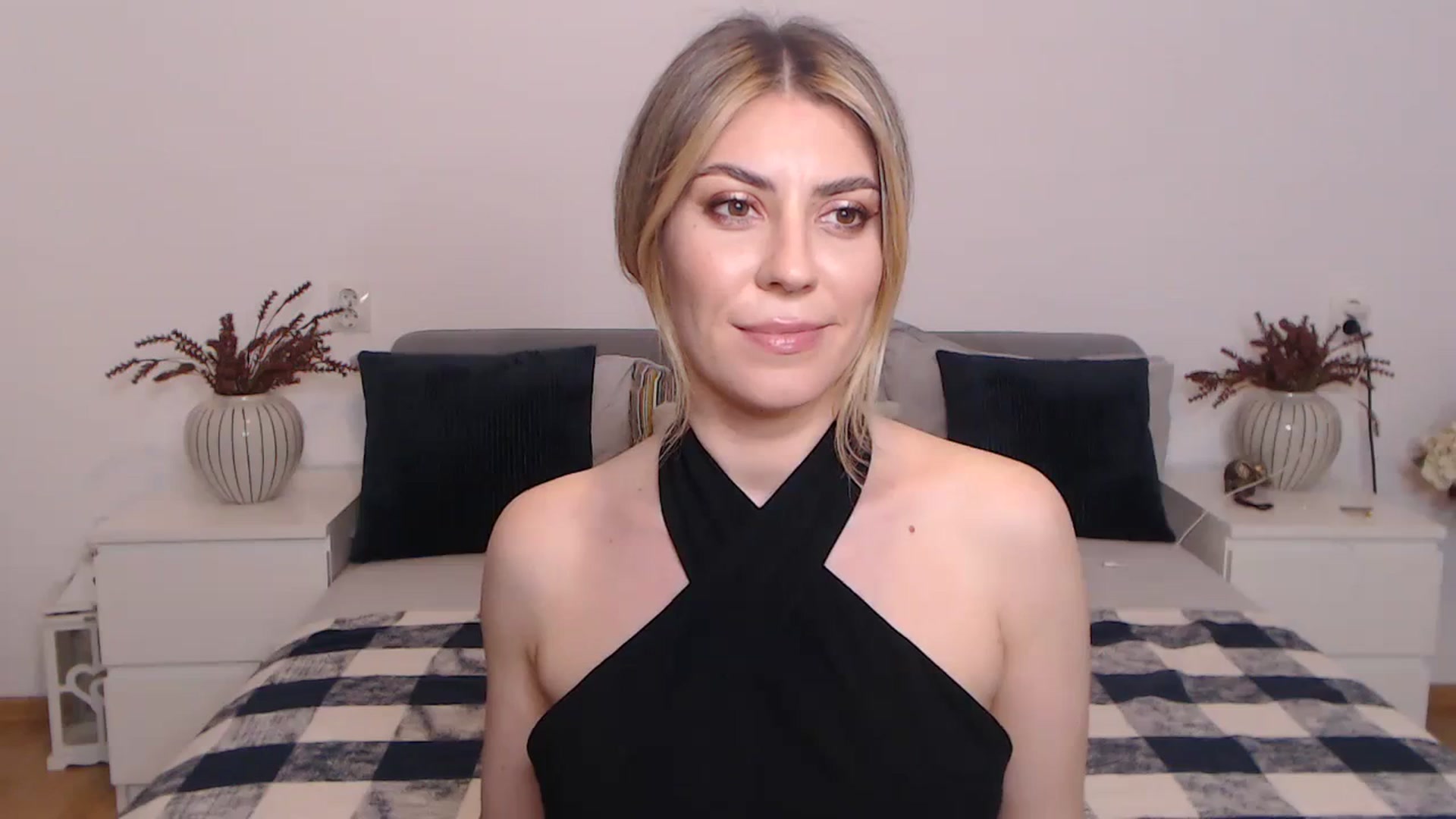Gallery image thumbnail from BlueStocking's myfreecams stream on, 09/05/2023, 18:02 image 2 of 20