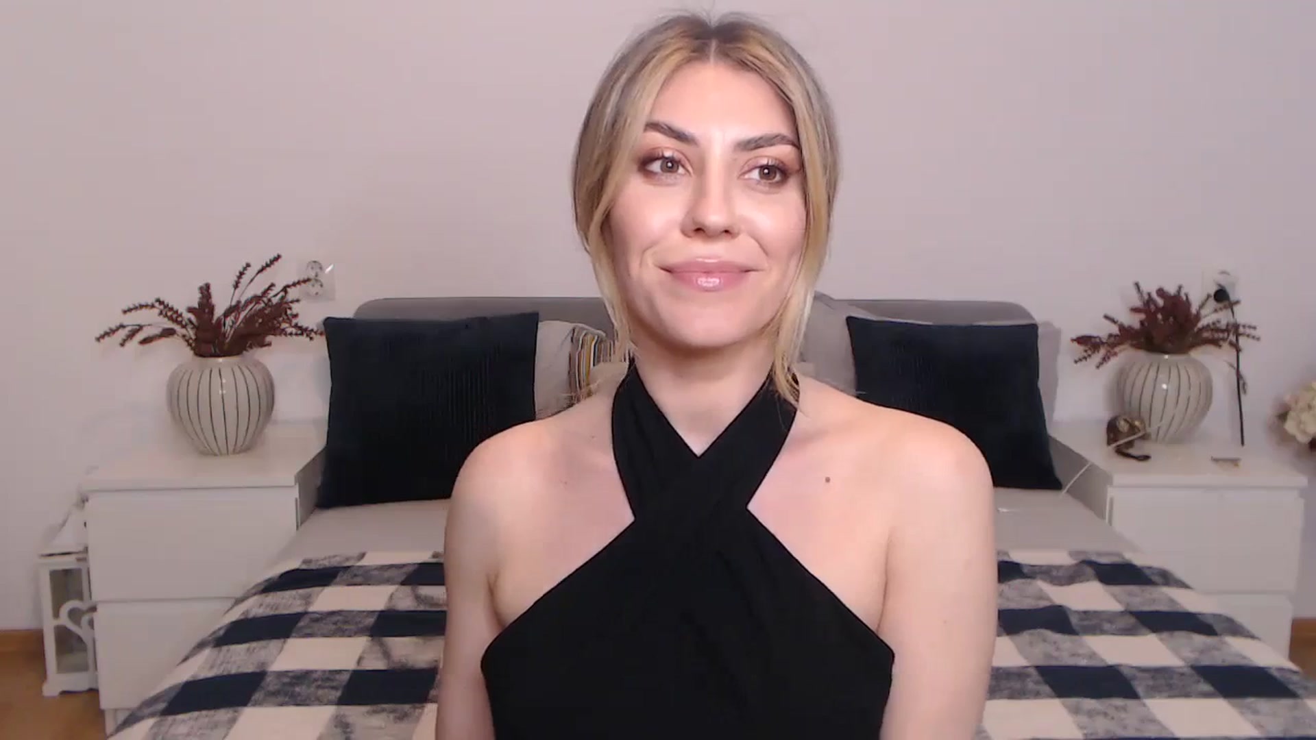 Gallery image thumbnail from BlueStocking's myfreecams stream on, 09/05/2023, 18:02 image 3 of 20