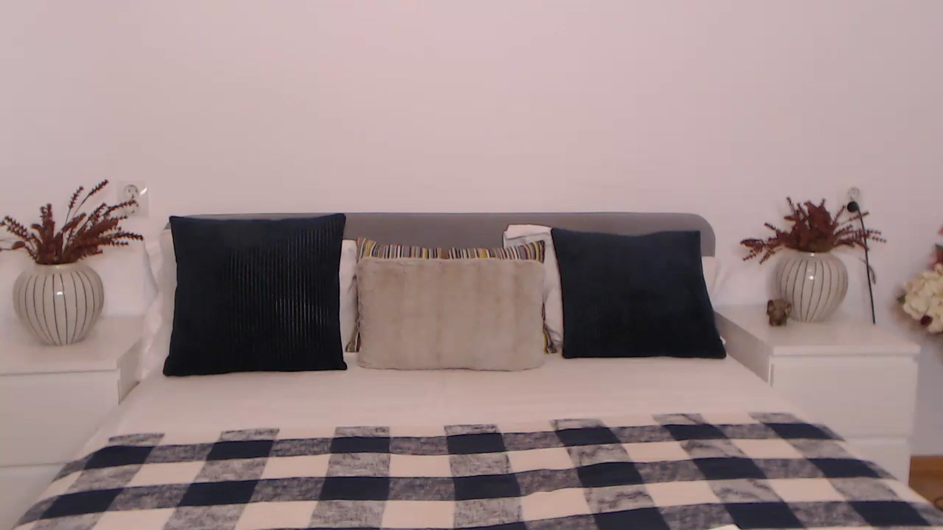 Gallery image thumbnail from BlueStocking's myfreecams stream on, 09/12/2023, 15:13 image 15 of 20