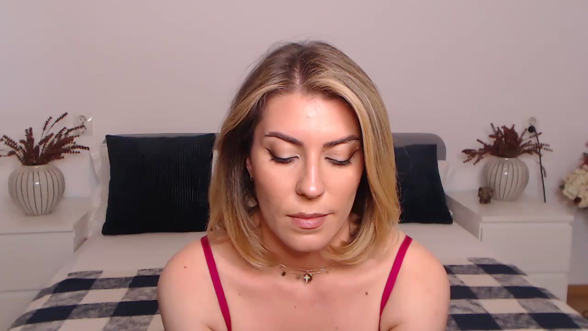 Gallery image thumbnail from BlueStocking's myfreecams stream on, 09/12/2023, 15:13 image 7 of 20