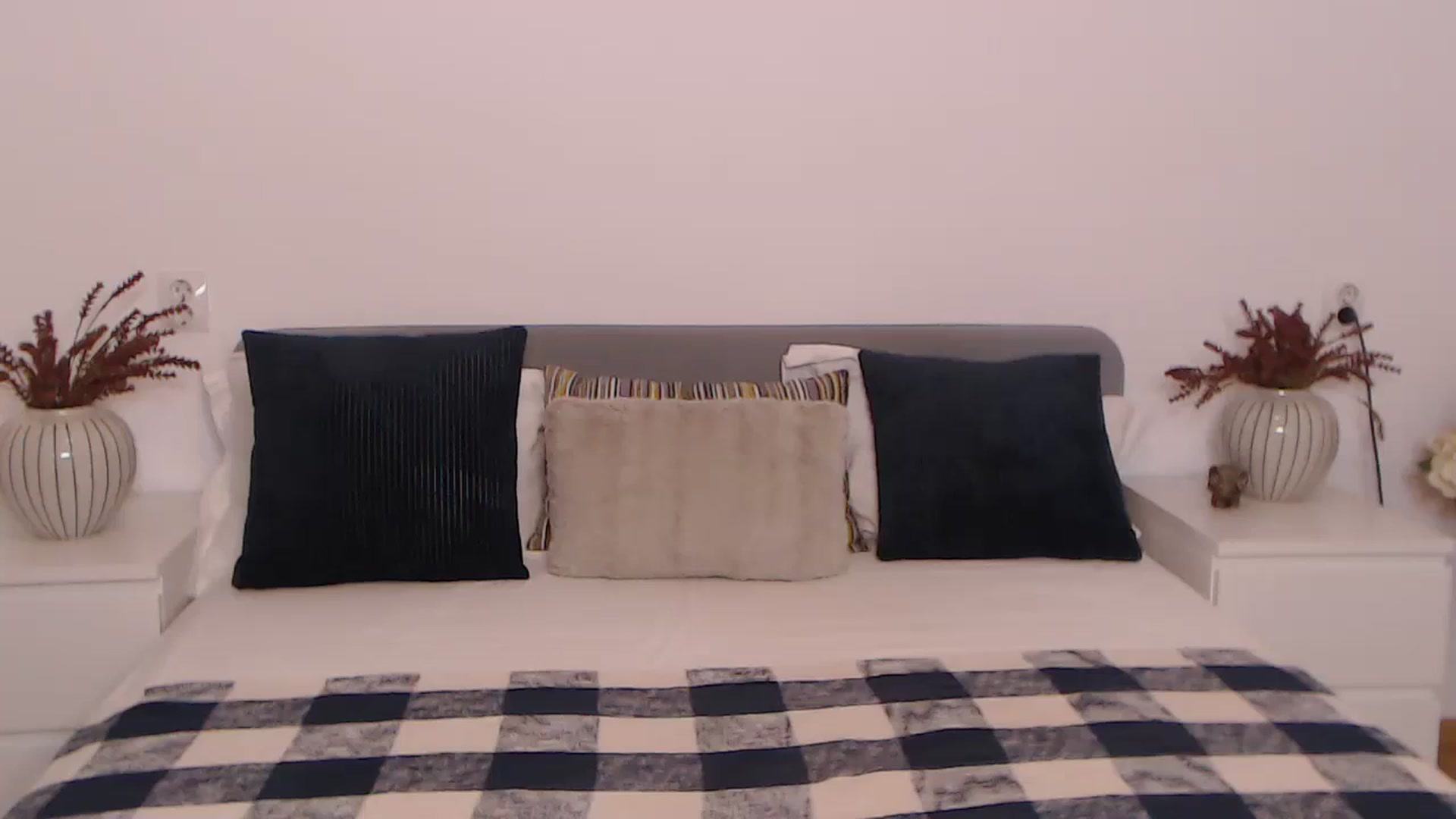 Gallery image thumbnail from BlueStocking's myfreecams stream on, 09/12/2023, 16:27 image 17 of 20