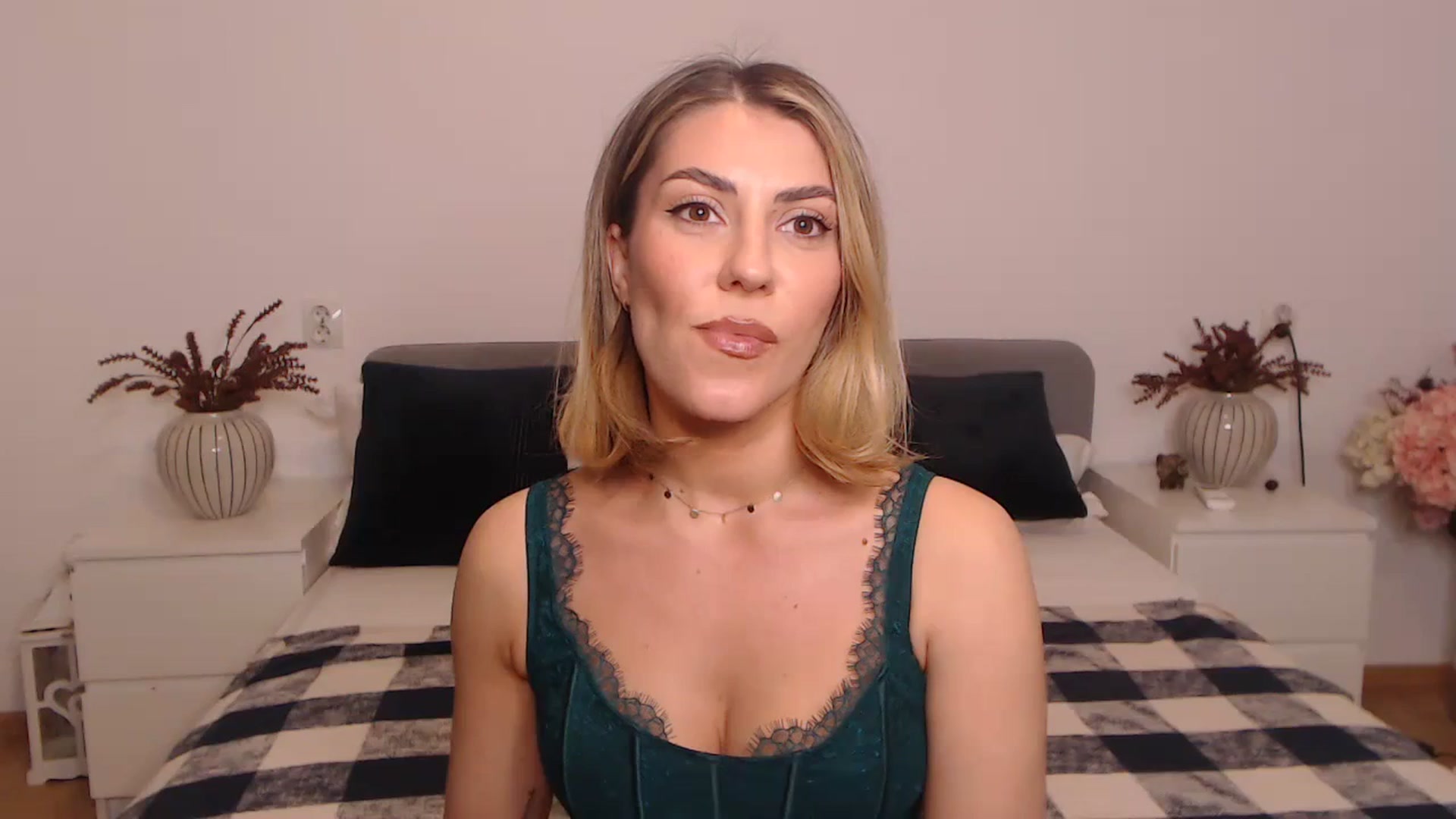 Gallery image thumbnail from BlueStocking's myfreecams stream on, 09/18/2023, 17:03 image 5 of 20