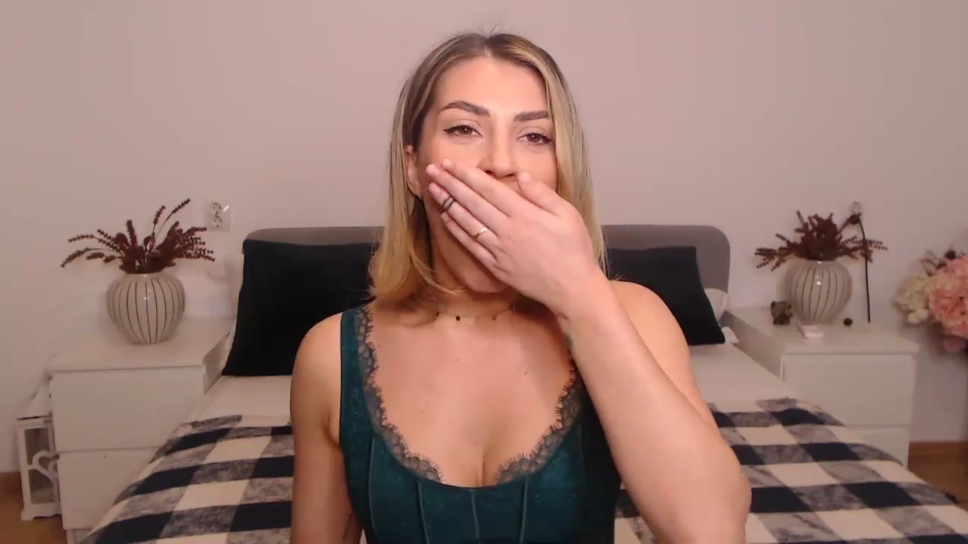 Gallery image thumbnail from BlueStocking's myfreecams stream on, 09/18/2023, 17:03 image 3 of 20