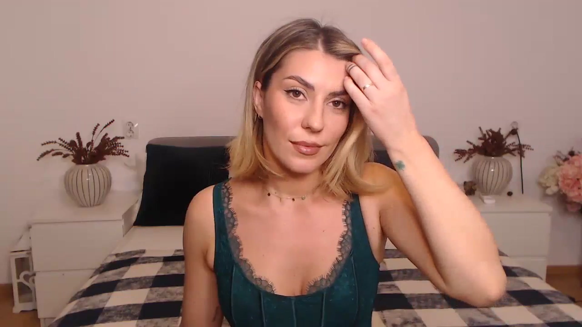 Gallery image thumbnail from BlueStocking's myfreecams stream on, 09/18/2023, 17:03 image 2 of 20