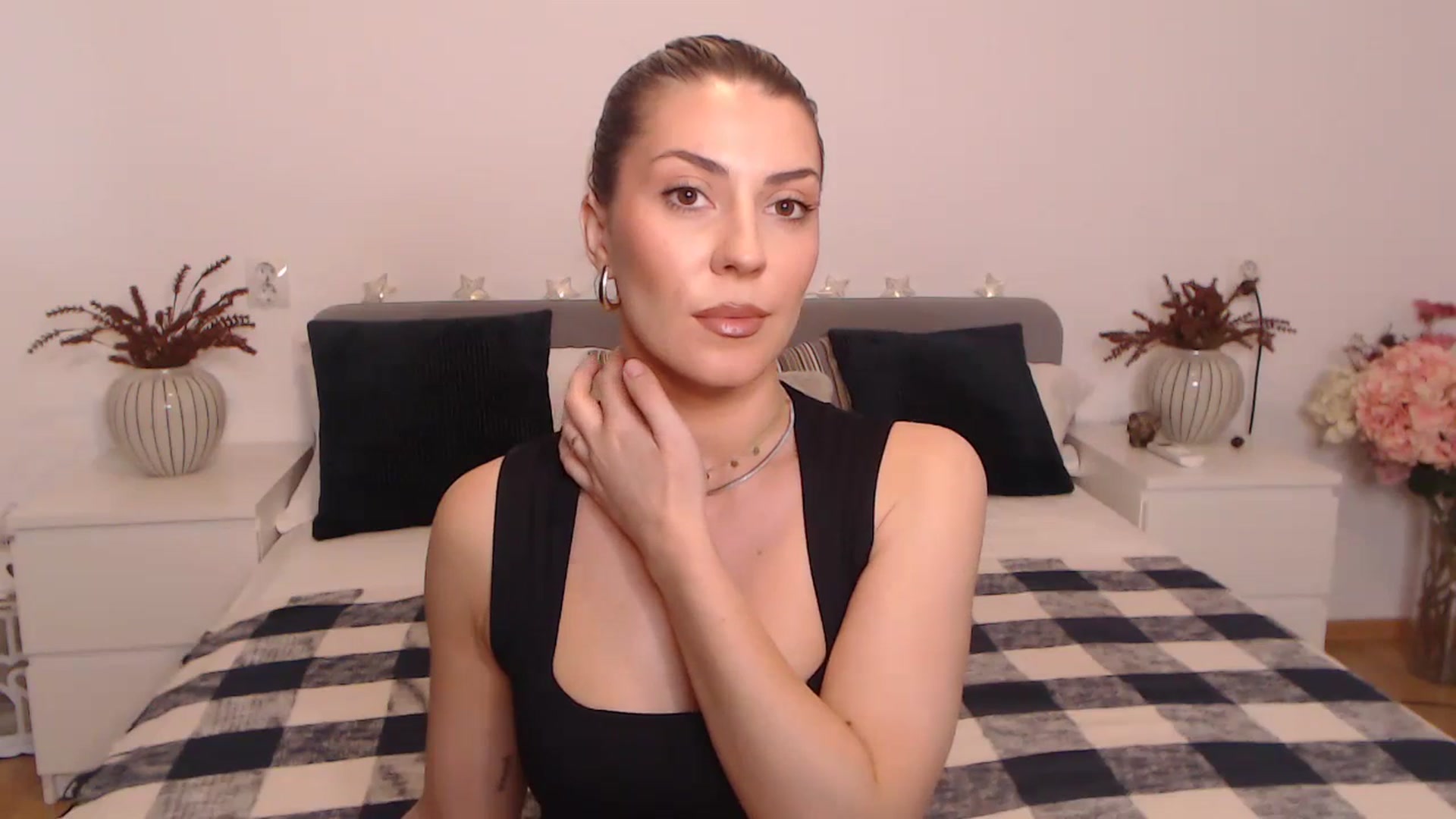 Gallery image thumbnail from BlueStocking's myfreecams stream on, 09/19/2023, 13:39 image 10 of 20