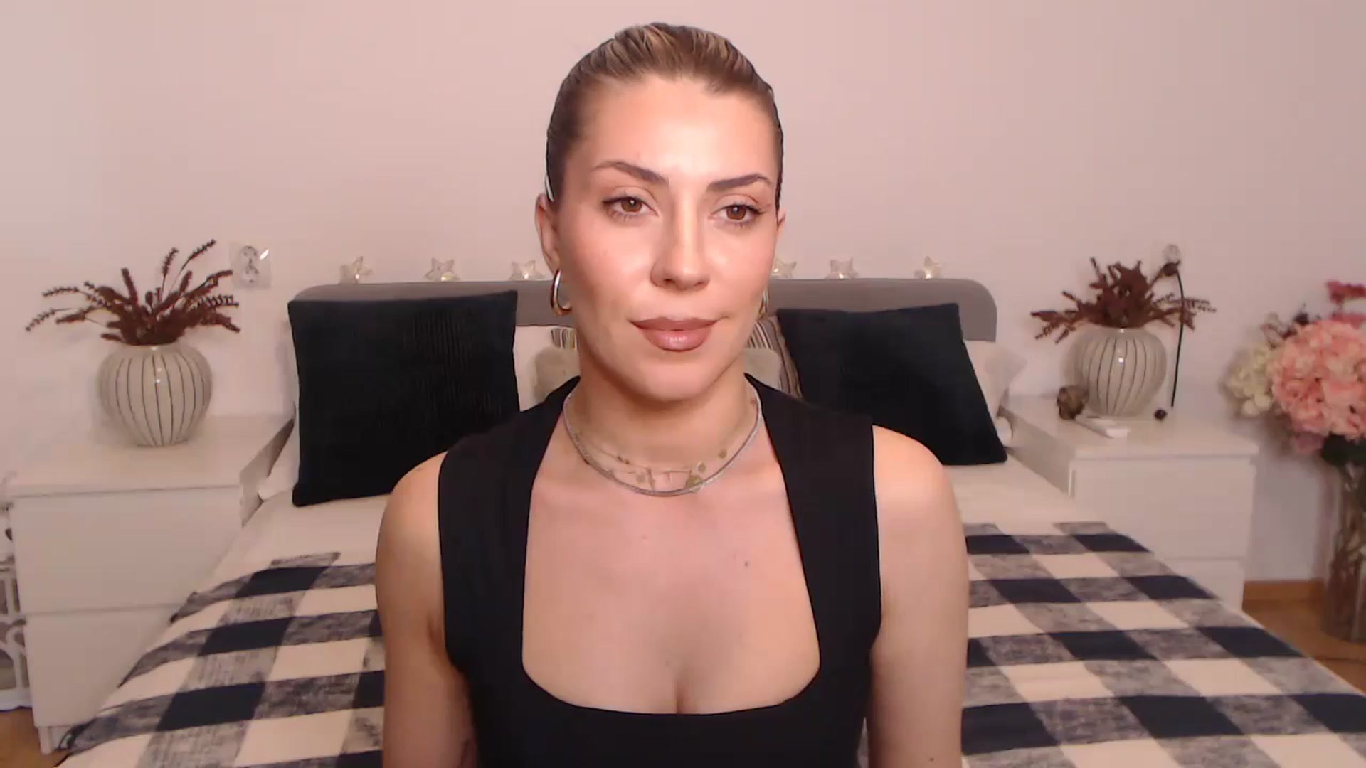 Gallery image thumbnail from BlueStocking's myfreecams stream on, 09/19/2023, 13:39 image 14 of 20