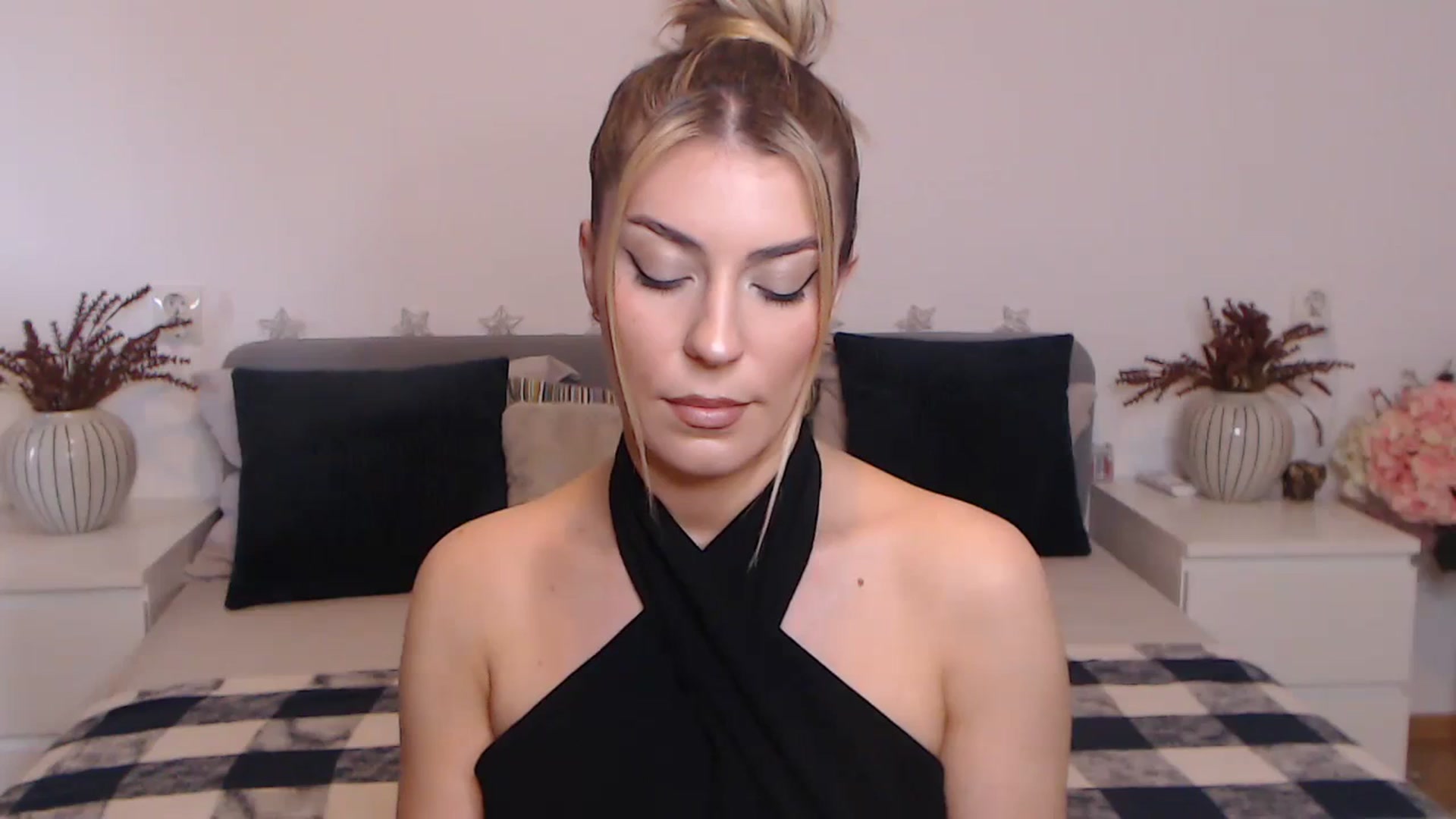 Gallery image thumbnail from BlueStocking's myfreecams stream on, 09/25/2023, 13:21 image 6 of 20
