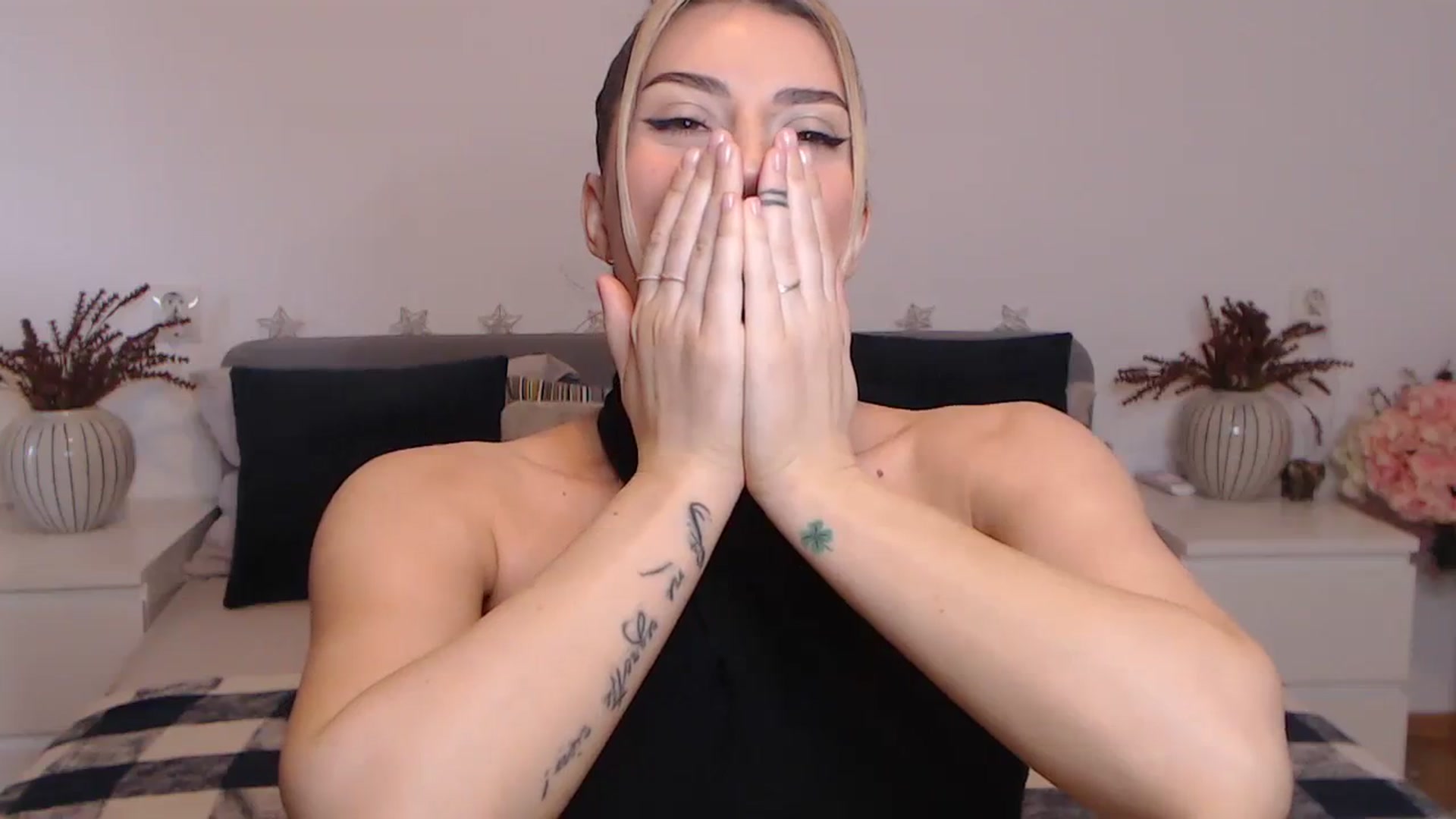 Gallery image thumbnail from BlueStocking's myfreecams stream on, 09/25/2023, 13:21 image 14 of 20
