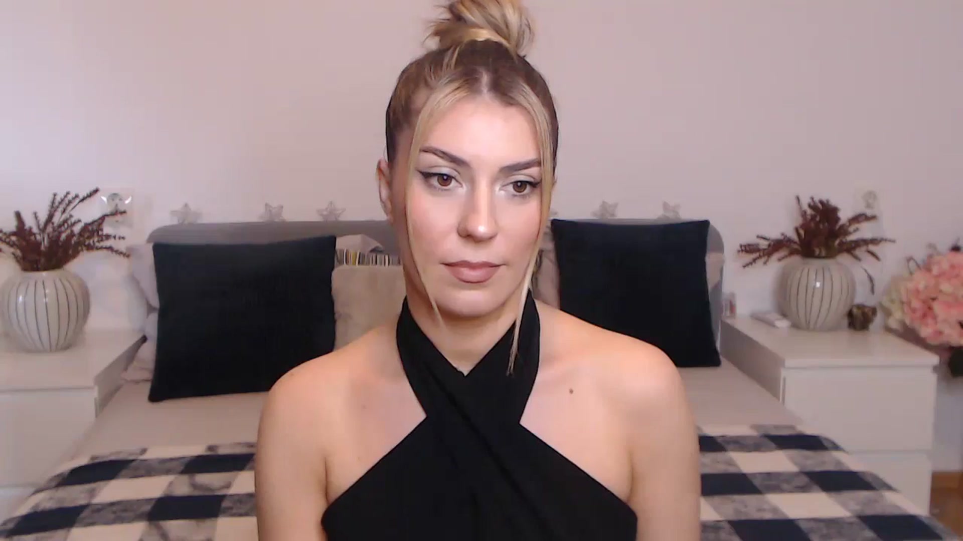 Gallery image thumbnail from BlueStocking's myfreecams stream on, 09/25/2023, 13:21 image 11 of 20