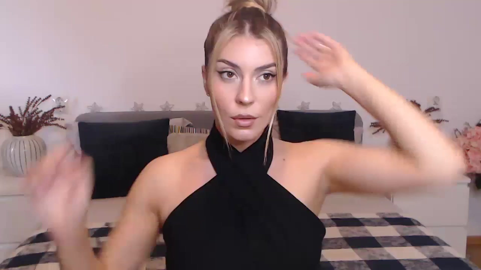 Gallery image thumbnail from BlueStocking's myfreecams stream on, 09/25/2023, 13:21 image 1 of 20