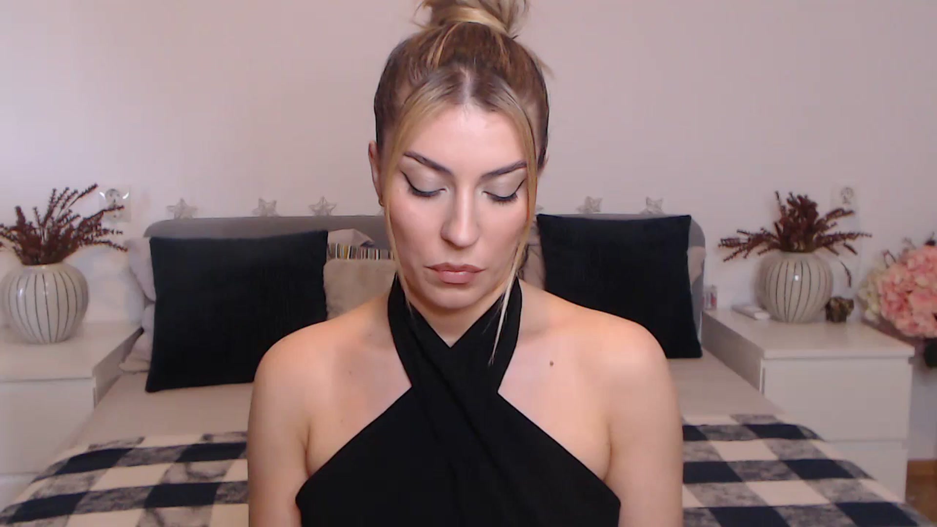 Gallery image thumbnail from BlueStocking's myfreecams stream on, 09/25/2023, 13:21 image 5 of 20