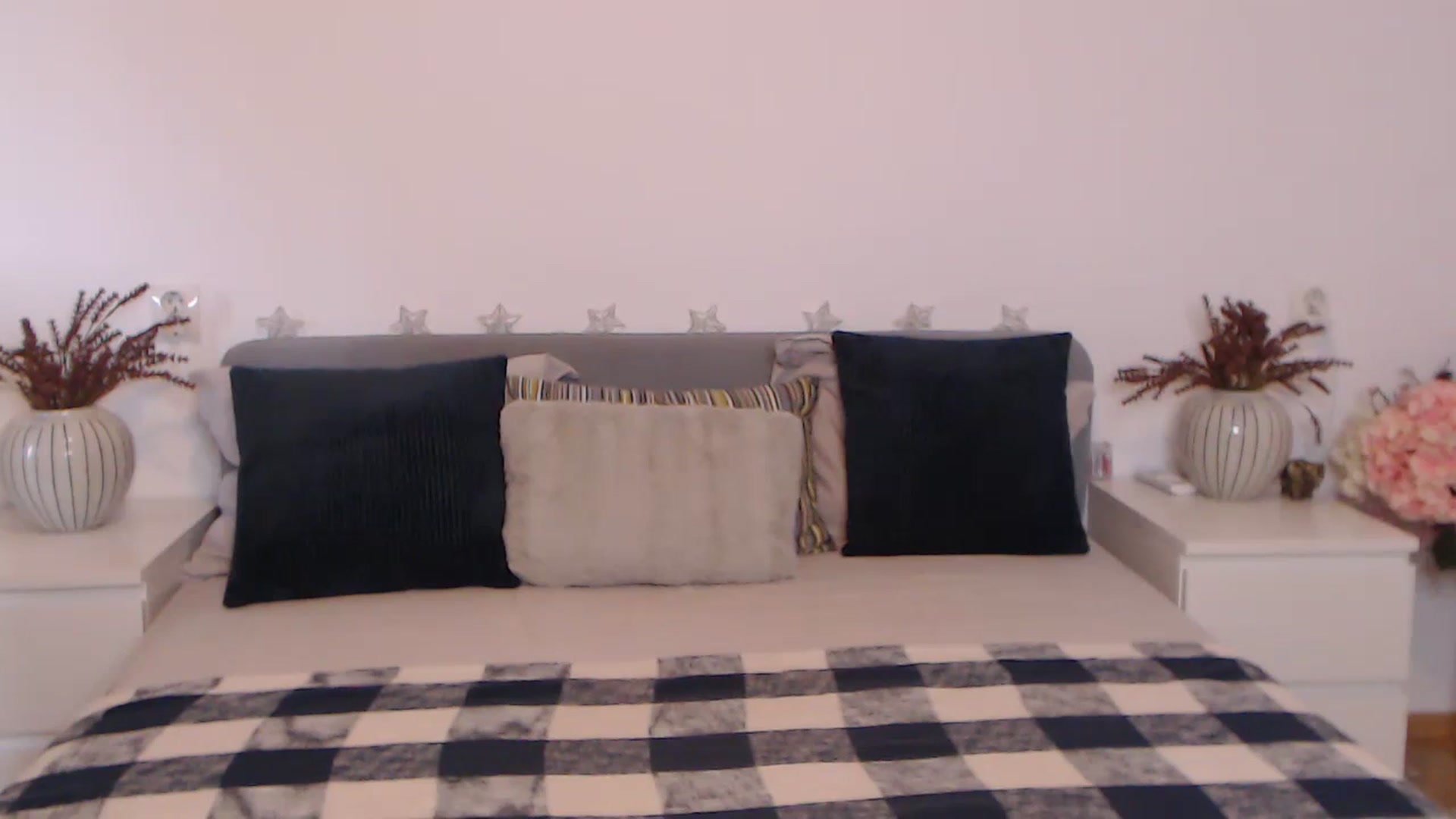 Gallery image thumbnail from BlueStocking's myfreecams stream on, 09/25/2023, 13:21 image 19 of 20