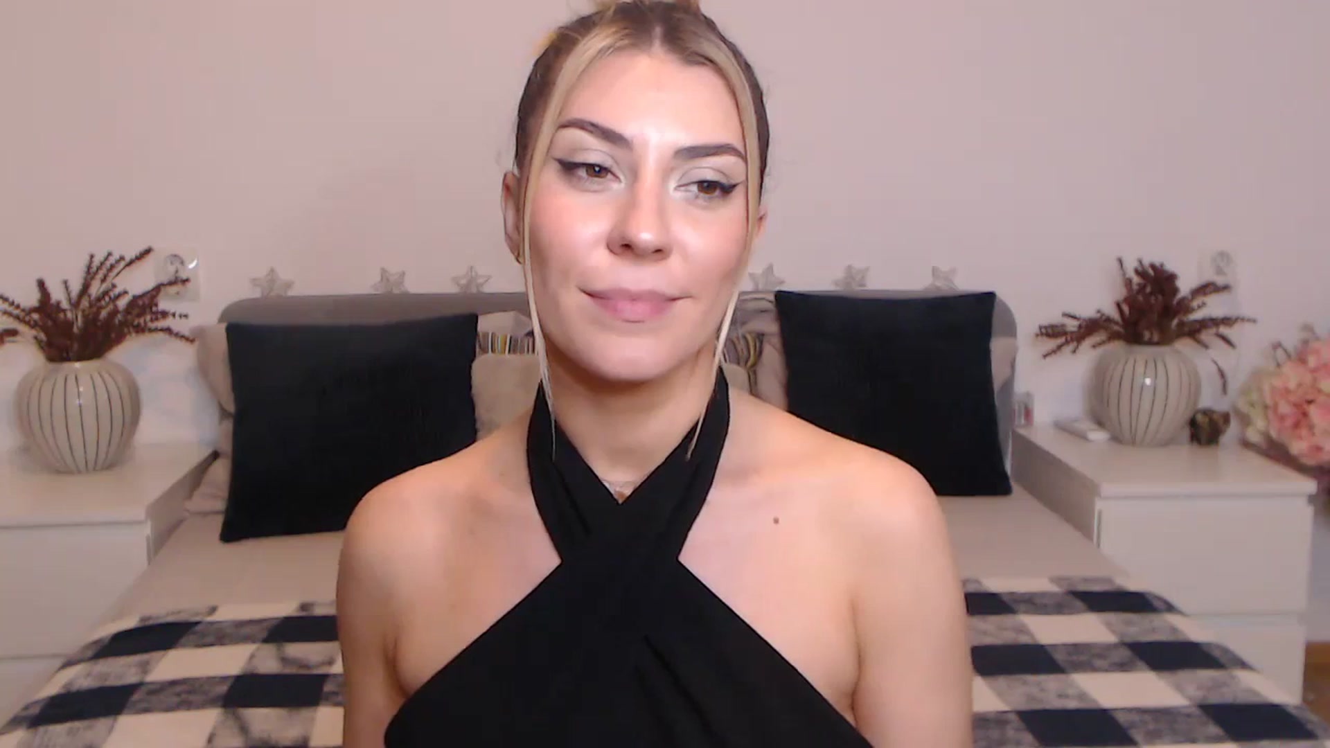Gallery image thumbnail from BlueStocking's myfreecams stream on, 09/25/2023, 16:49 image 10 of 20