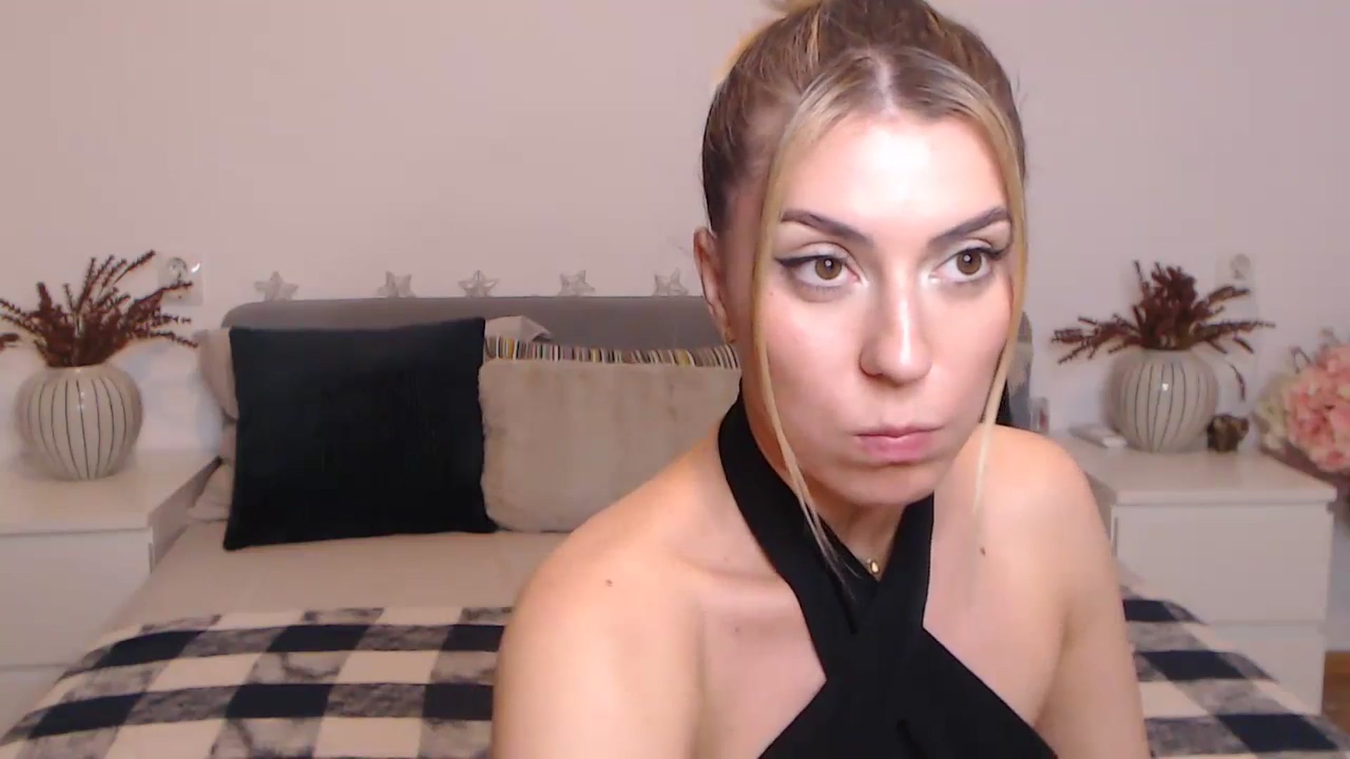 Gallery image thumbnail from BlueStocking's myfreecams stream on, 09/25/2023, 16:49 image 20 of 20