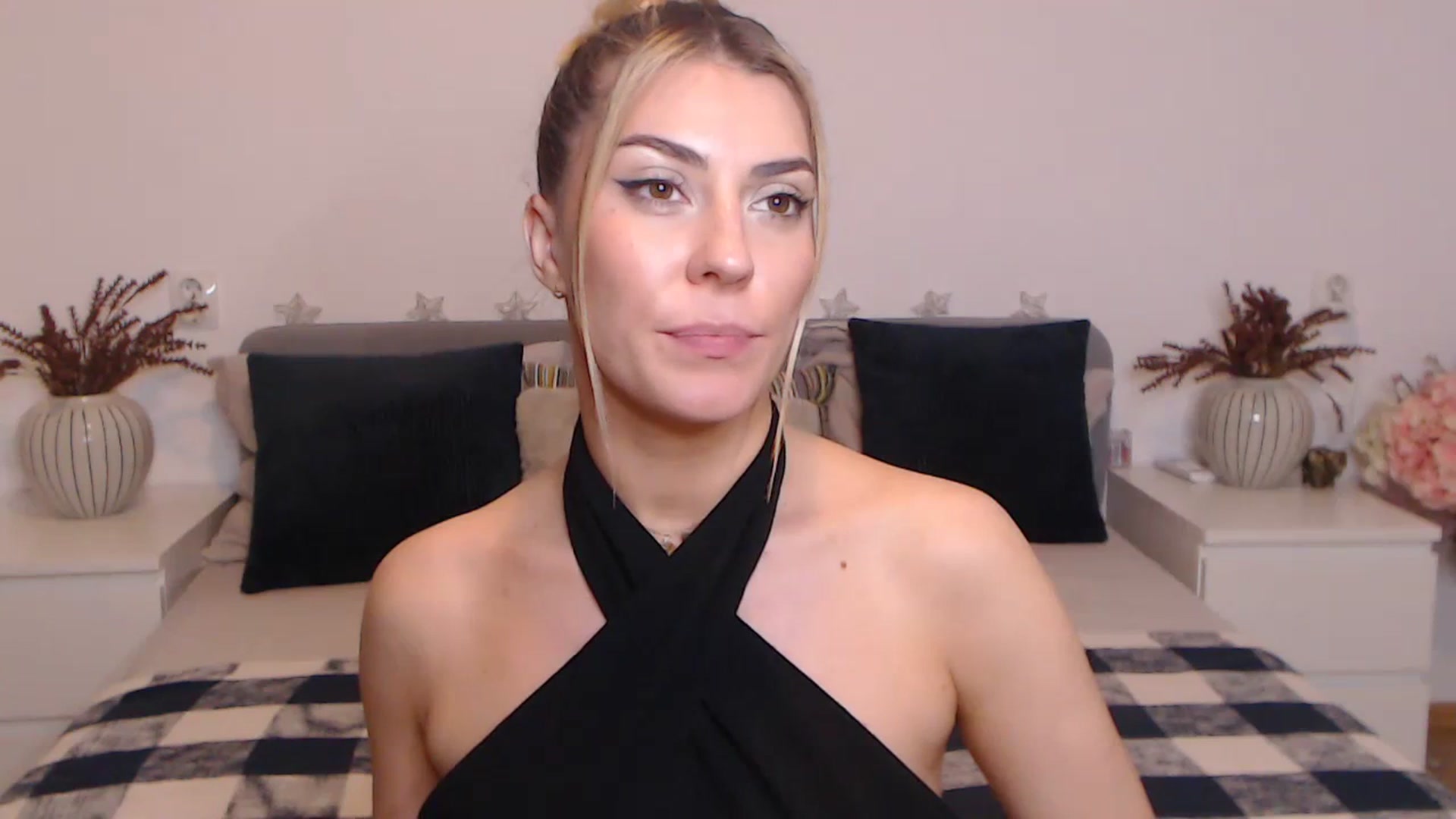 Gallery image thumbnail from BlueStocking's myfreecams stream on, 09/25/2023, 16:49 image 11 of 20