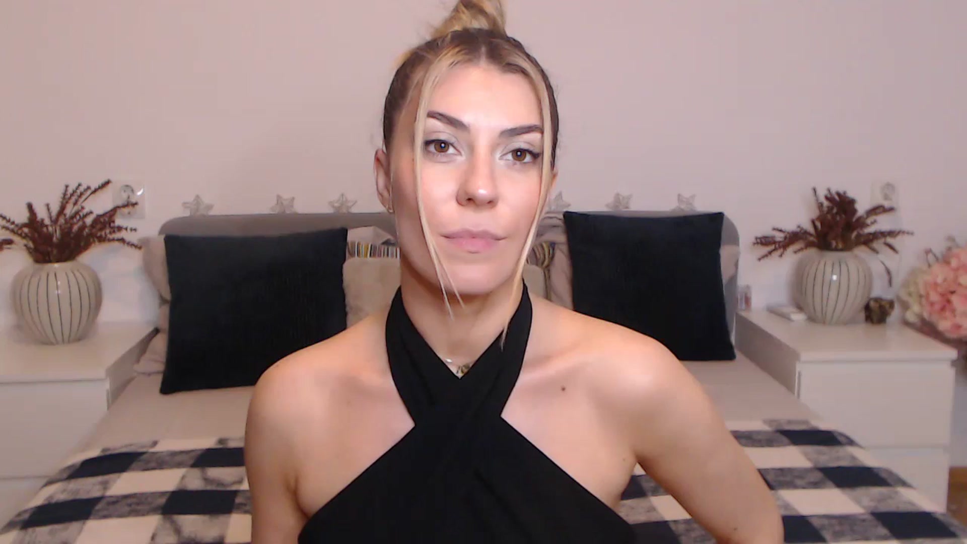 Gallery image thumbnail from BlueStocking's myfreecams stream on, 09/25/2023, 16:49 image 13 of 20
