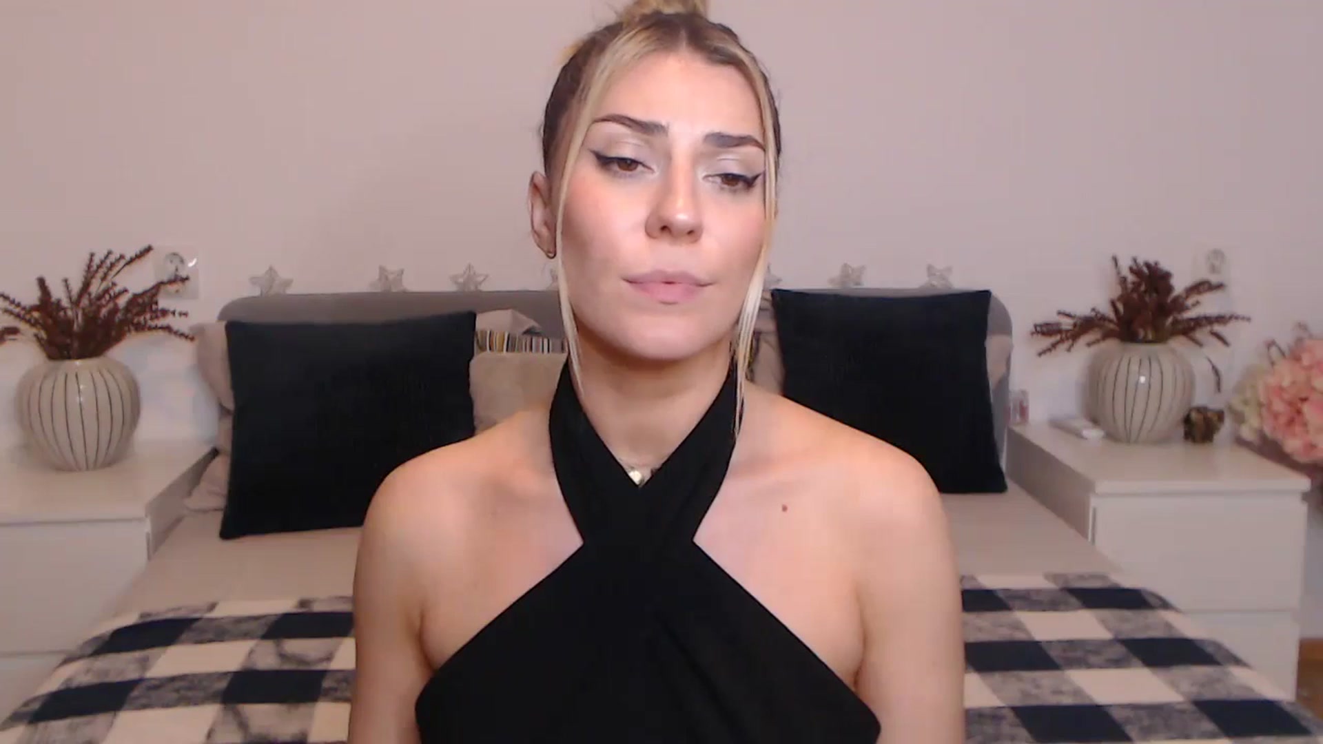 Gallery image thumbnail from BlueStocking's myfreecams stream on, 09/25/2023, 16:49 image 2 of 20