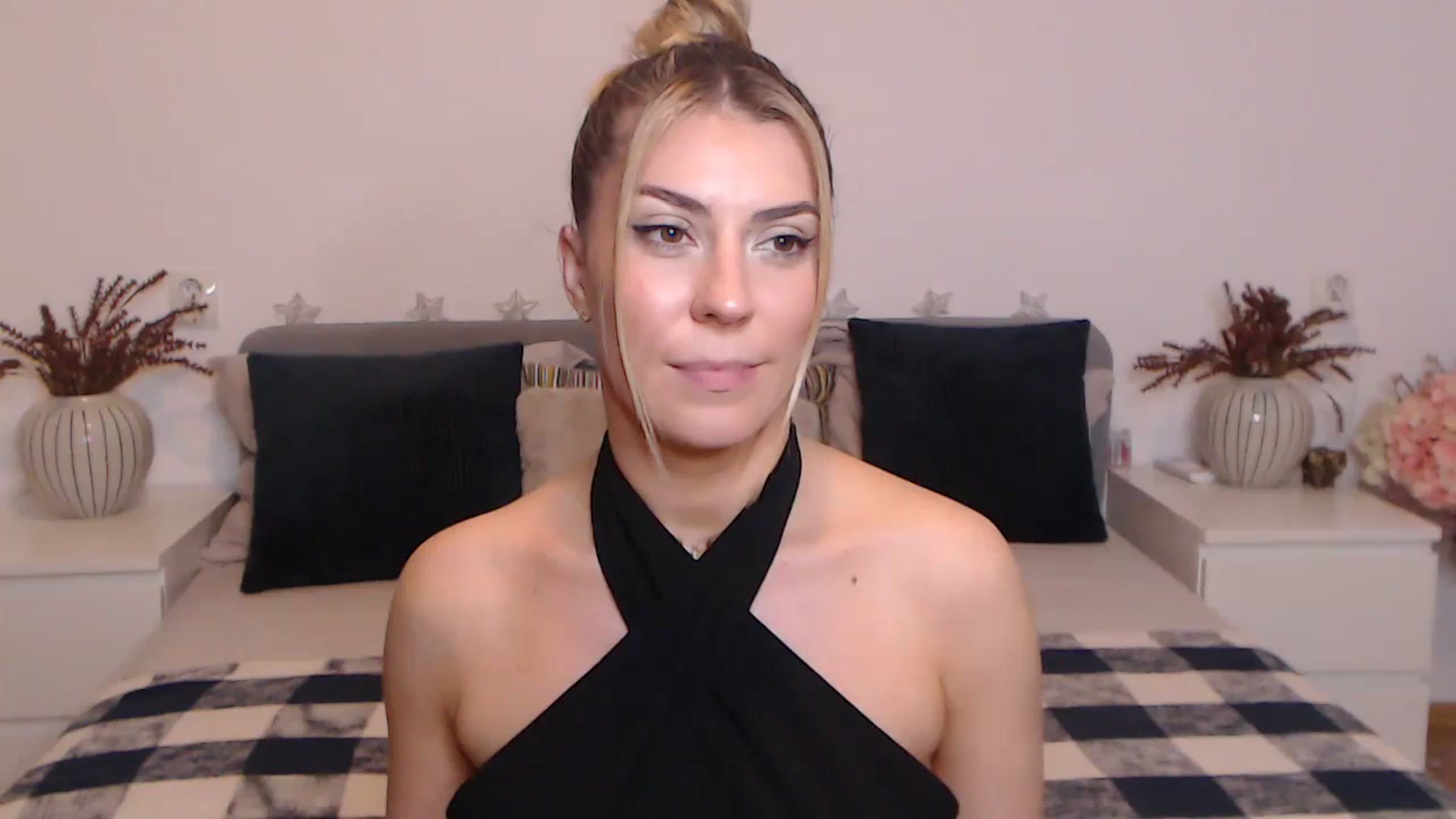 Gallery image thumbnail from BlueStocking's myfreecams stream on, 09/25/2023, 16:49 image 19 of 20