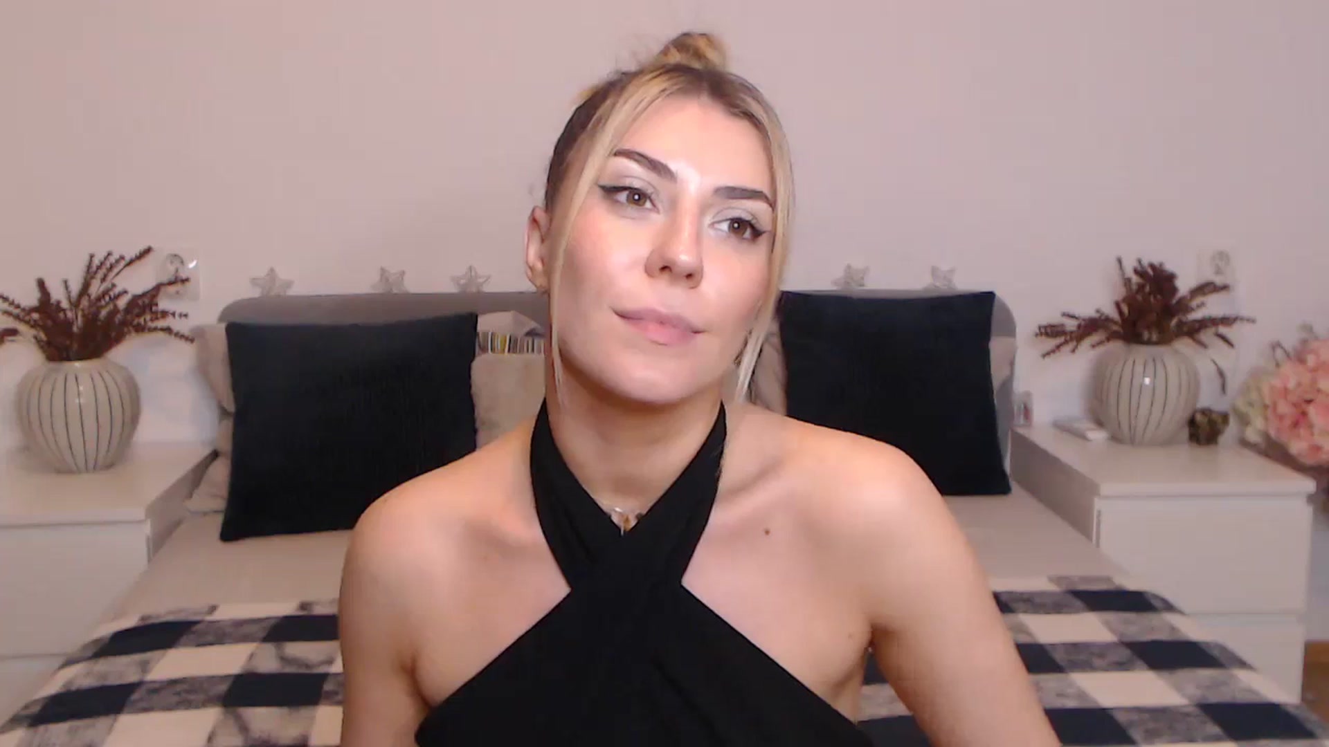 Gallery image thumbnail from BlueStocking's myfreecams stream on, 09/25/2023, 16:49 image 9 of 20