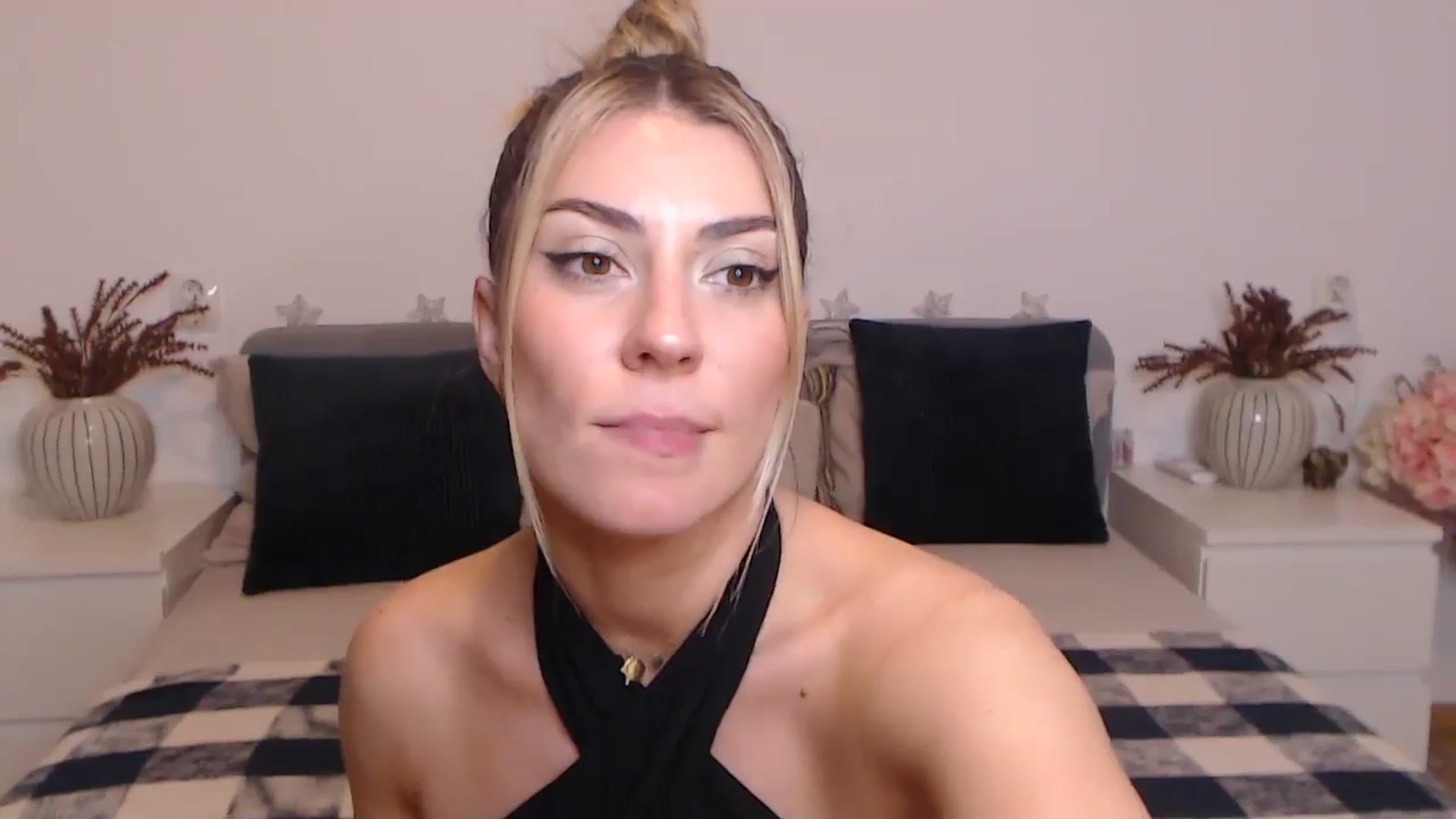 Gallery image thumbnail from BlueStocking's myfreecams stream on, 09/25/2023, 16:49 image 3 of 20