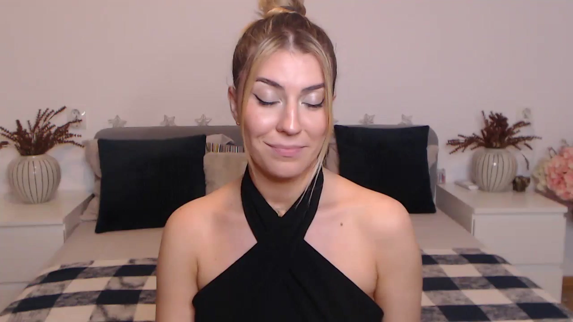 Gallery image thumbnail from BlueStocking's myfreecams stream on, 09/25/2023, 16:49 image 4 of 20
