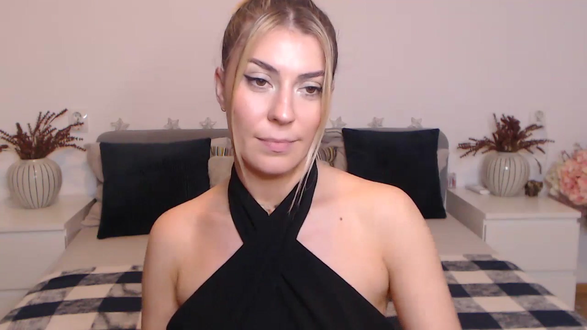 Gallery image thumbnail from BlueStocking's myfreecams stream on, 09/25/2023, 16:49 image 6 of 20