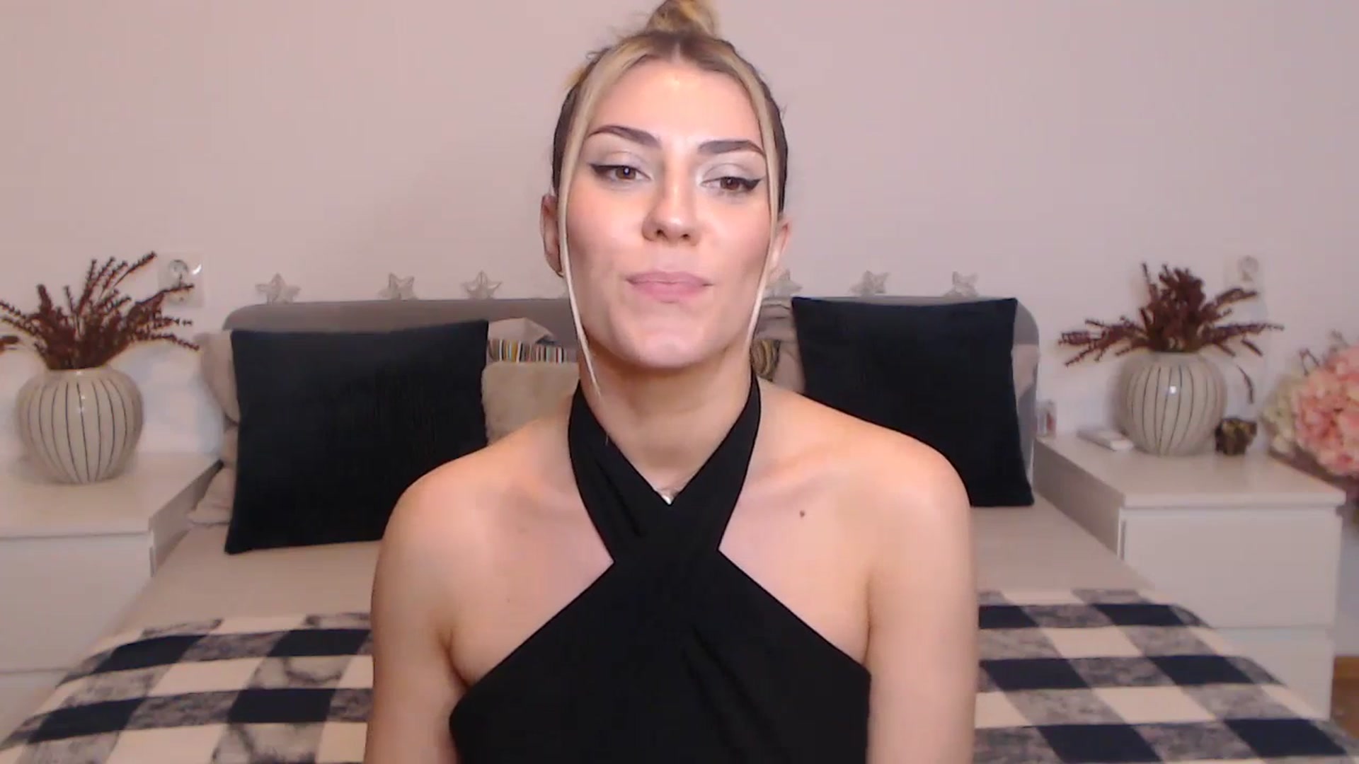 Gallery image thumbnail from BlueStocking's myfreecams stream on, 09/25/2023, 17:14 image 2 of 20