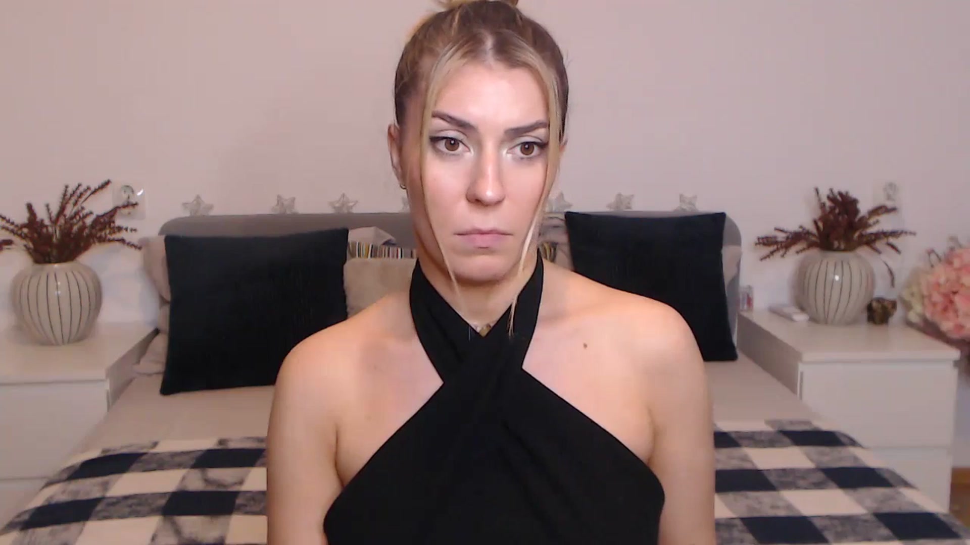 Gallery image thumbnail from BlueStocking's myfreecams stream on, 09/25/2023, 17:14 image 17 of 20