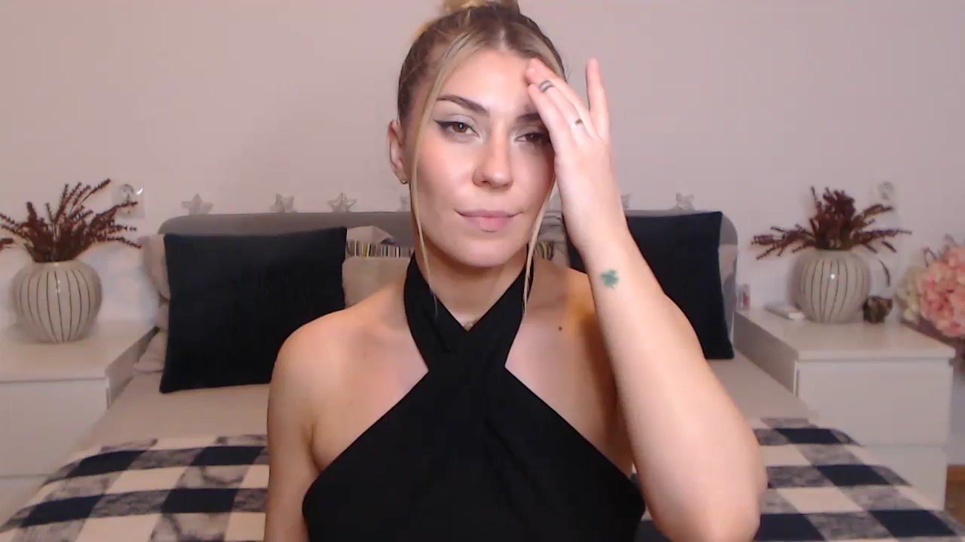 Gallery image thumbnail from BlueStocking's myfreecams stream on, 09/25/2023, 17:14 image 10 of 20