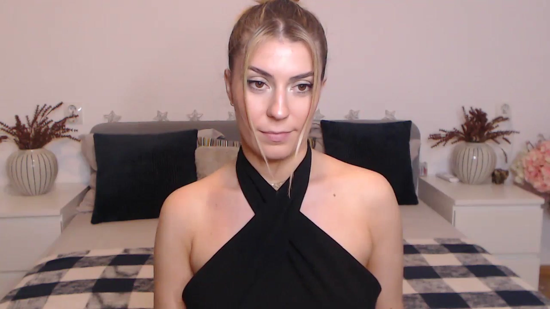 Gallery image thumbnail from BlueStocking's myfreecams stream on, 09/25/2023, 17:14 image 6 of 20