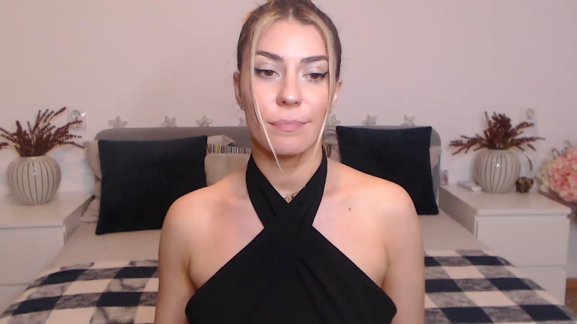 Gallery image thumbnail from BlueStocking's myfreecams stream on, 09/25/2023, 17:14 image 5 of 20