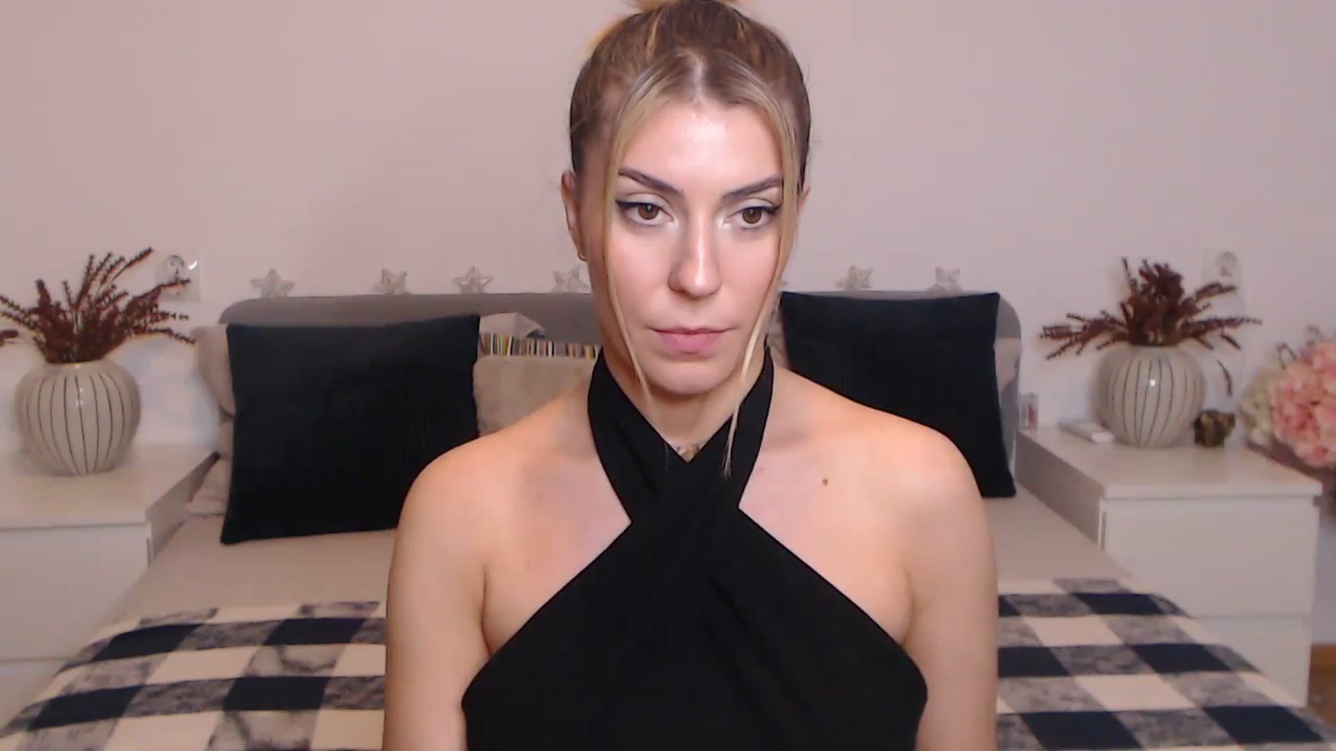 Gallery image thumbnail from BlueStocking's myfreecams stream on, 09/25/2023, 17:14 image 16 of 20