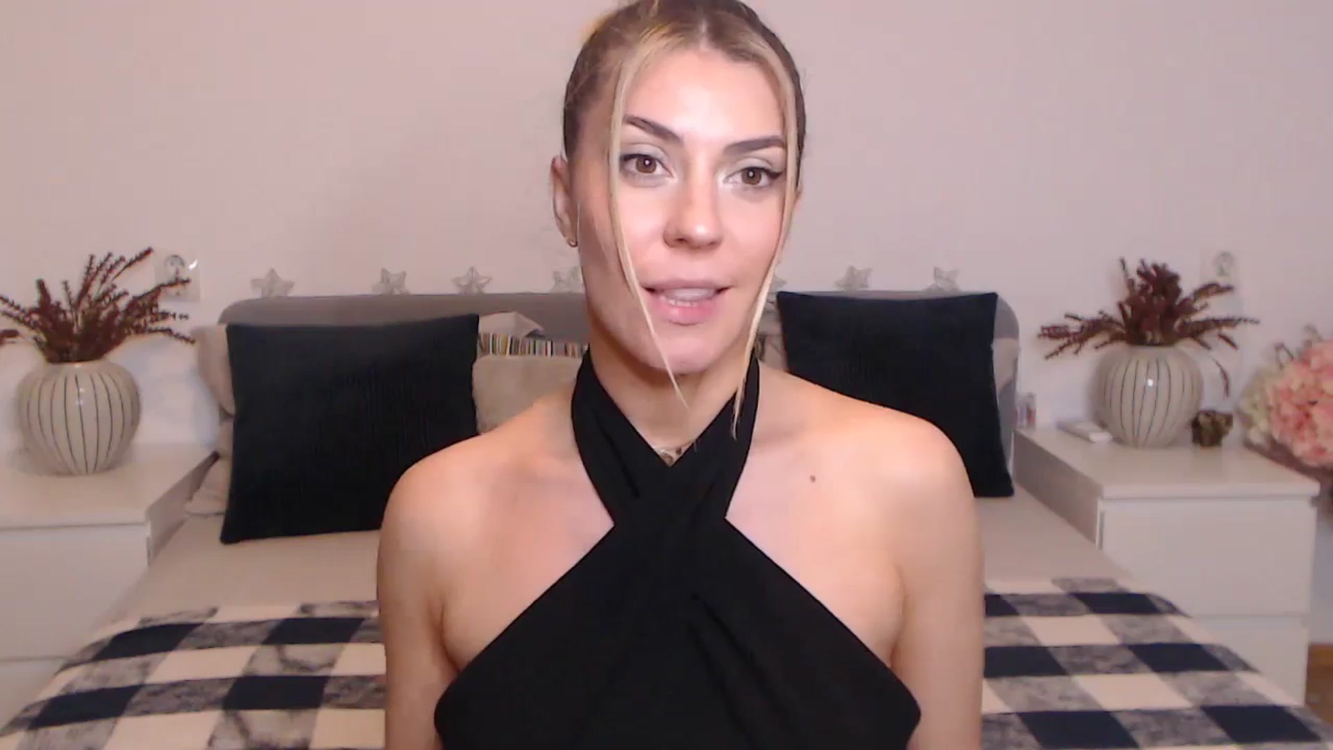 Gallery image thumbnail from BlueStocking's myfreecams stream on, 09/25/2023, 17:14 image 4 of 20