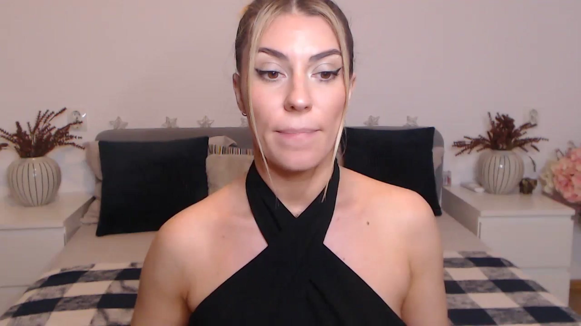 Gallery image thumbnail from BlueStocking's myfreecams stream on, 09/25/2023, 17:14 image 20 of 20