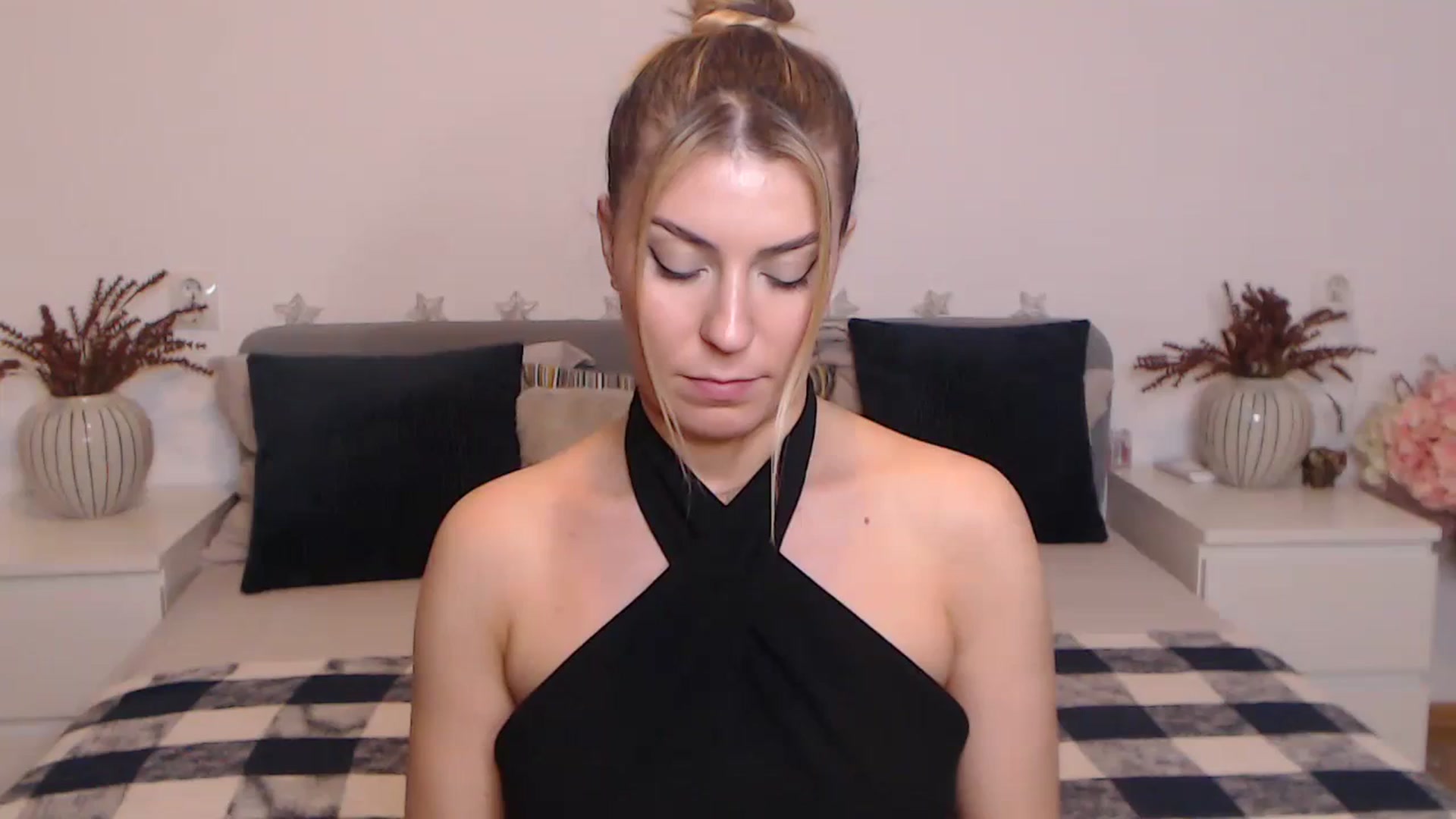 Gallery image thumbnail from BlueStocking's myfreecams stream on, 09/25/2023, 17:14 image 1 of 20