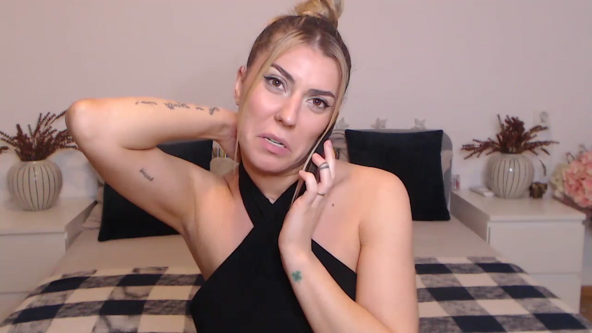 Gallery image thumbnail from BlueStocking's myfreecams stream on, 09/25/2023, 17:14 image 13 of 20