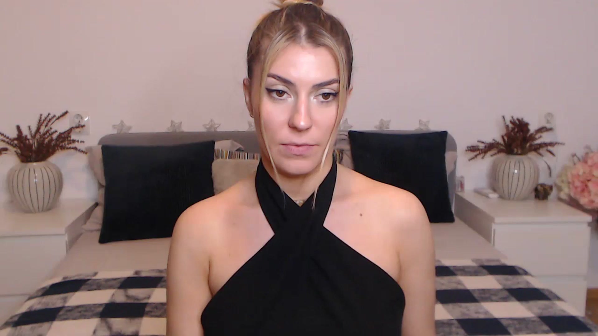 Gallery image thumbnail from BlueStocking's myfreecams stream on, 09/25/2023, 17:14 image 15 of 20