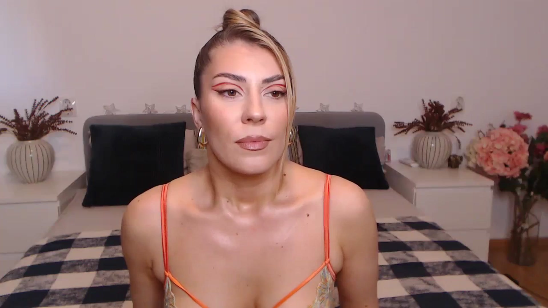 Gallery image thumbnail from BlueStocking's myfreecams stream on, 09/26/2023, 13:29 image 15 of 20
