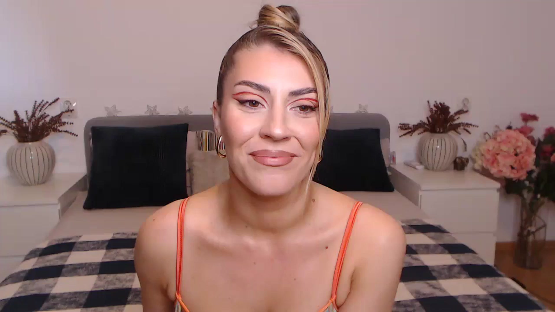 Gallery image thumbnail from BlueStocking's myfreecams stream on, 09/26/2023, 13:29 image 17 of 20