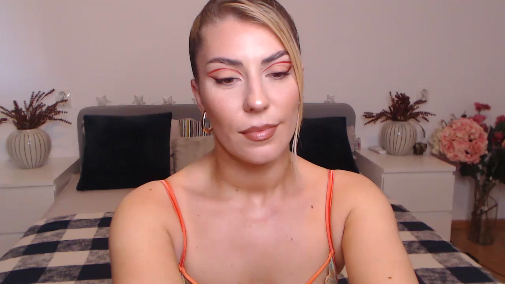 Gallery image thumbnail from BlueStocking's myfreecams stream on, 09/26/2023, 14:41 image 3 of 20