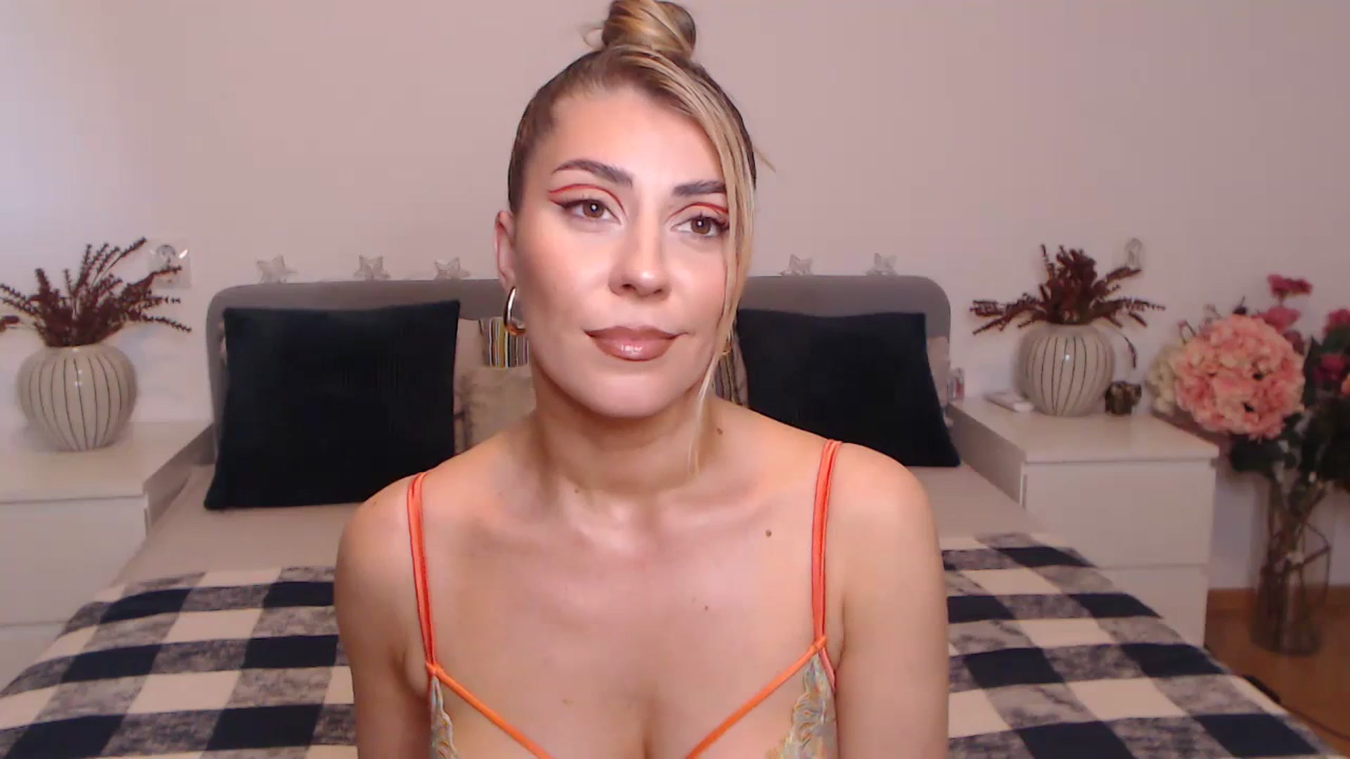 Gallery image thumbnail from BlueStocking's myfreecams stream on, 09/26/2023, 14:41 image 16 of 20