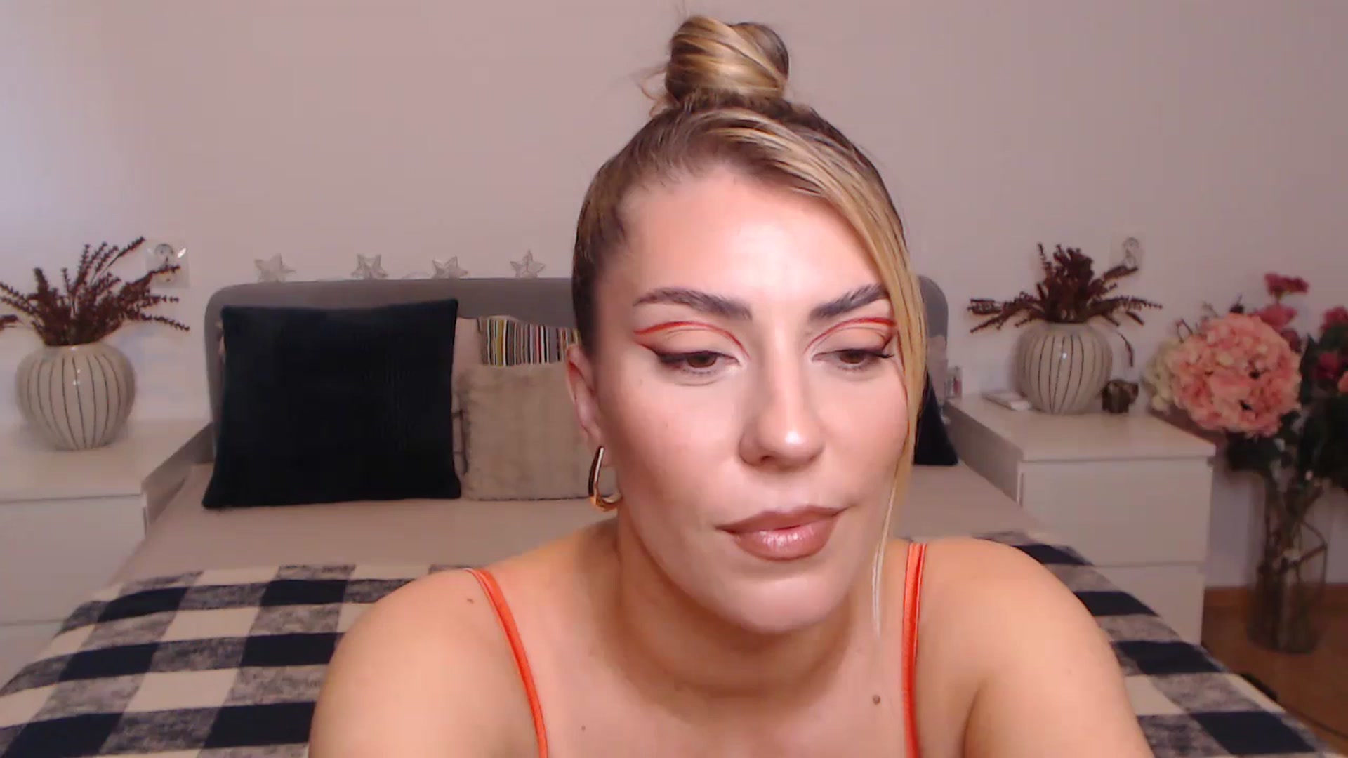 Gallery image thumbnail from BlueStocking's myfreecams stream on, 09/26/2023, 14:41 image 12 of 20