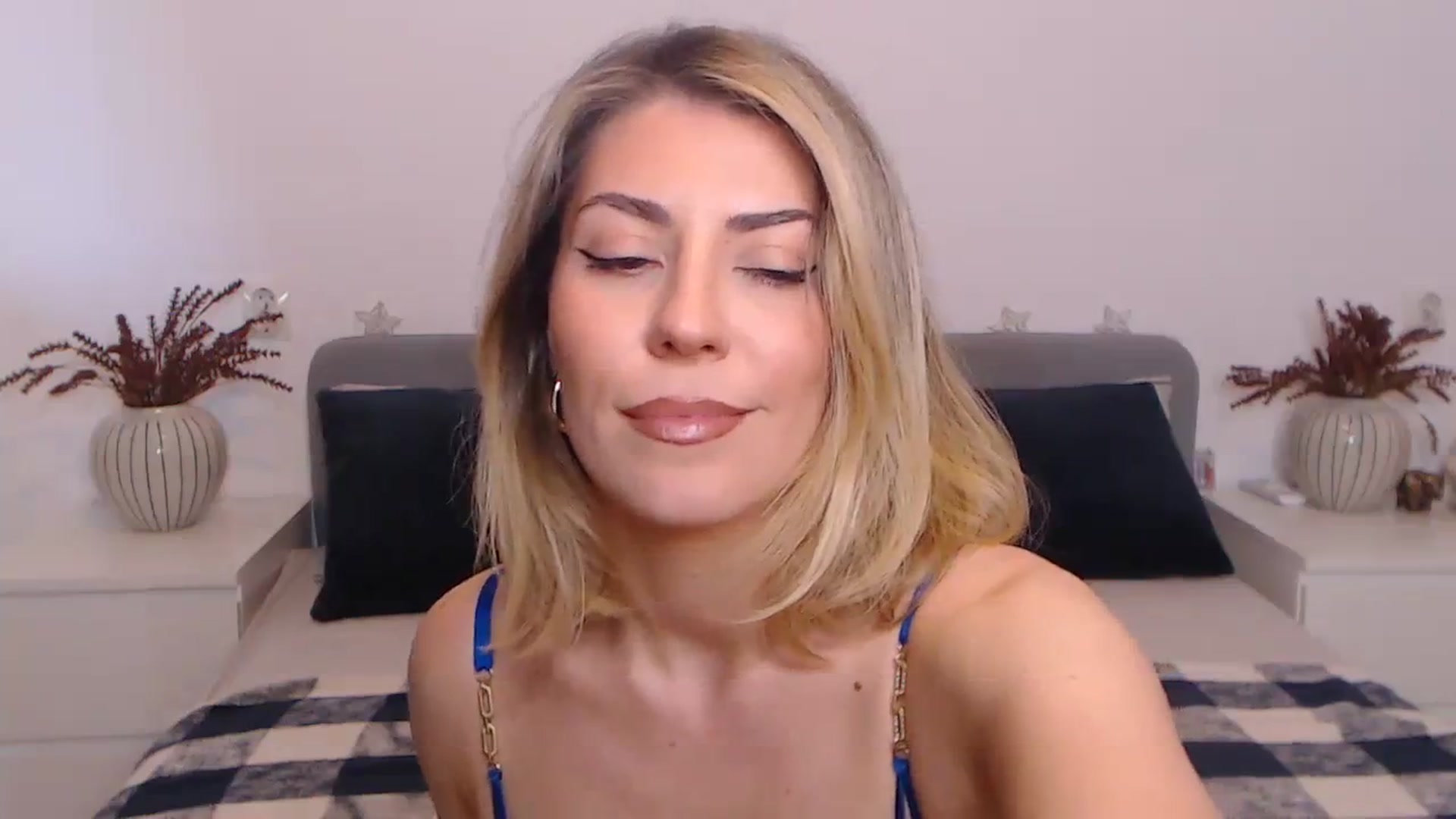 Gallery image thumbnail from BlueStocking's myfreecams stream on, 09/27/2023, 12:26 image 10 of 20