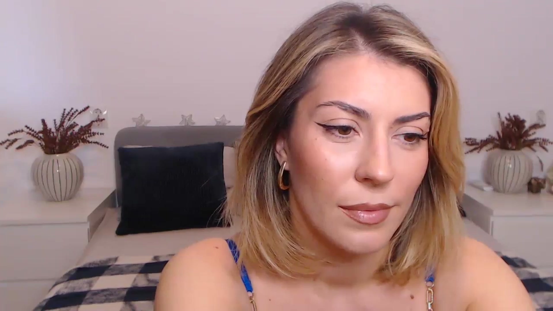 Gallery image thumbnail from BlueStocking's myfreecams stream on, 09/27/2023, 12:26 image 19 of 20