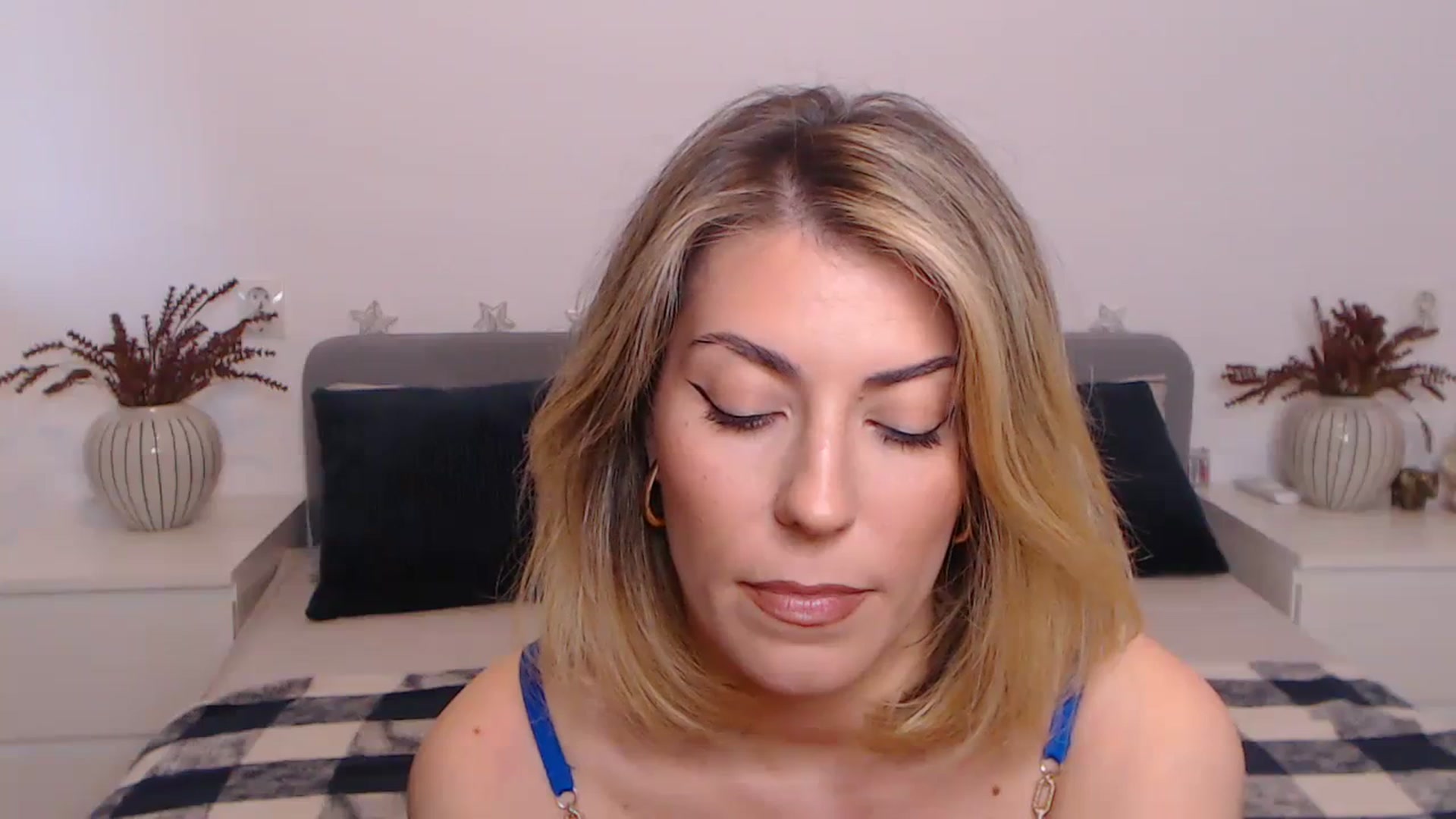 Gallery image thumbnail from BlueStocking's myfreecams stream on, 09/27/2023, 12:26 image 20 of 20
